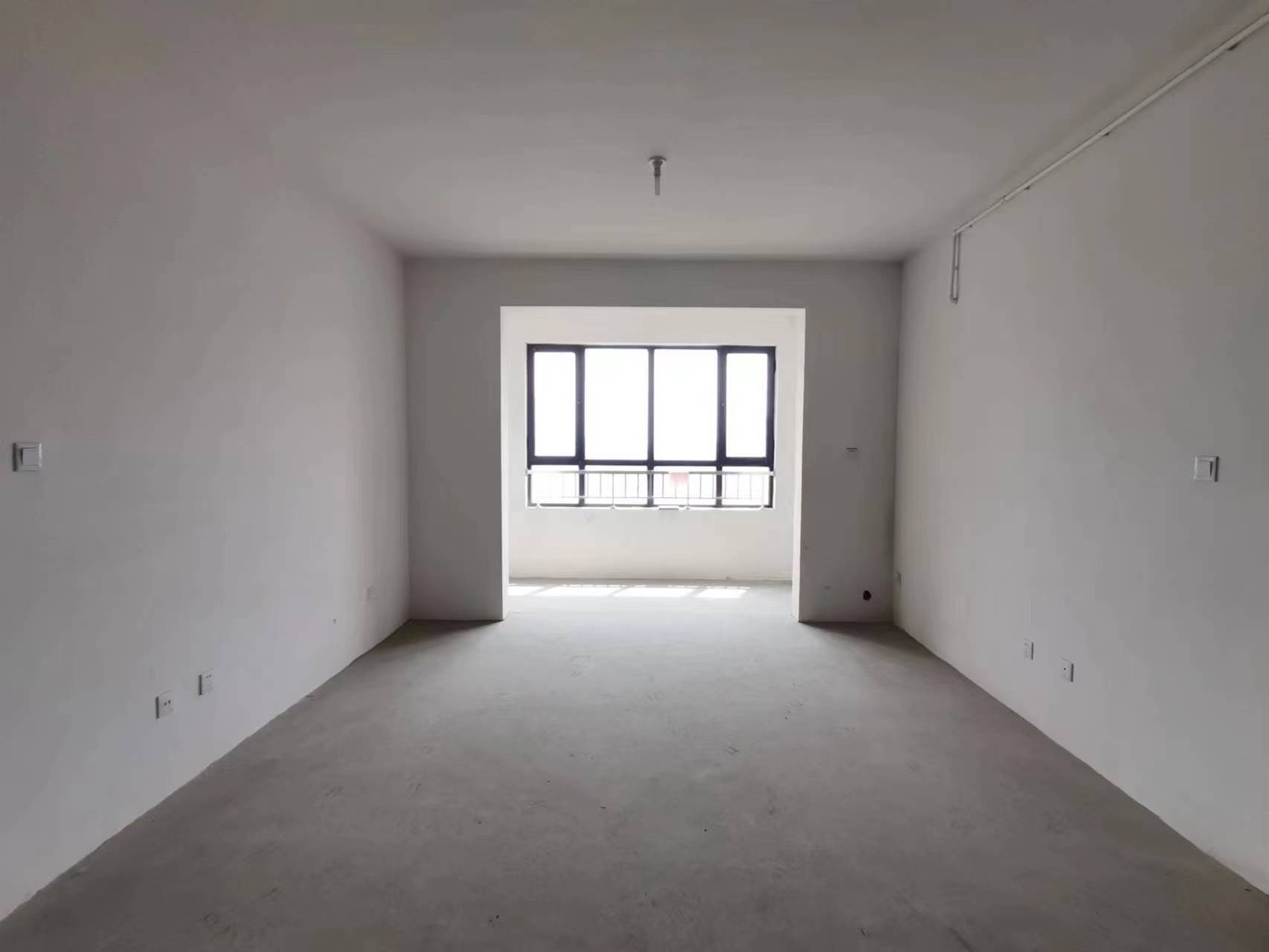 华山花苑六期 3室2厅1卫 125m²
