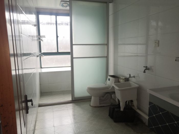南方公寓 3室2厅1卫 146.6m&sup2;