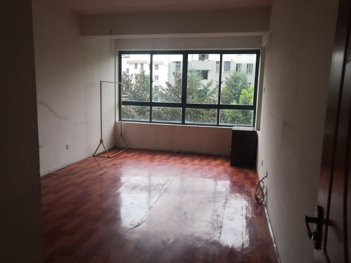 南方公寓 3室2厅1卫 146.6m&sup2;