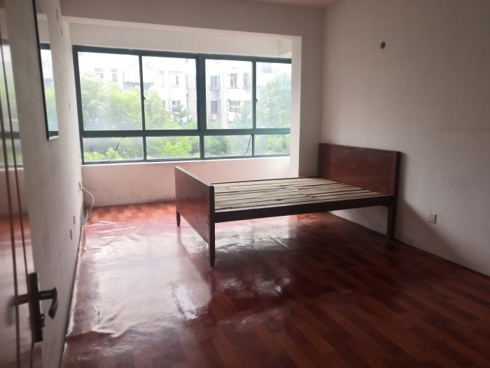 南方公寓 3室2厅1卫 146.6m&sup2;