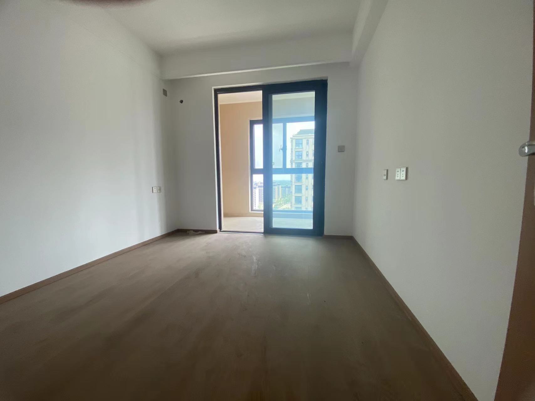 中南君悦府 4室2厅2卫 130m&sup2;