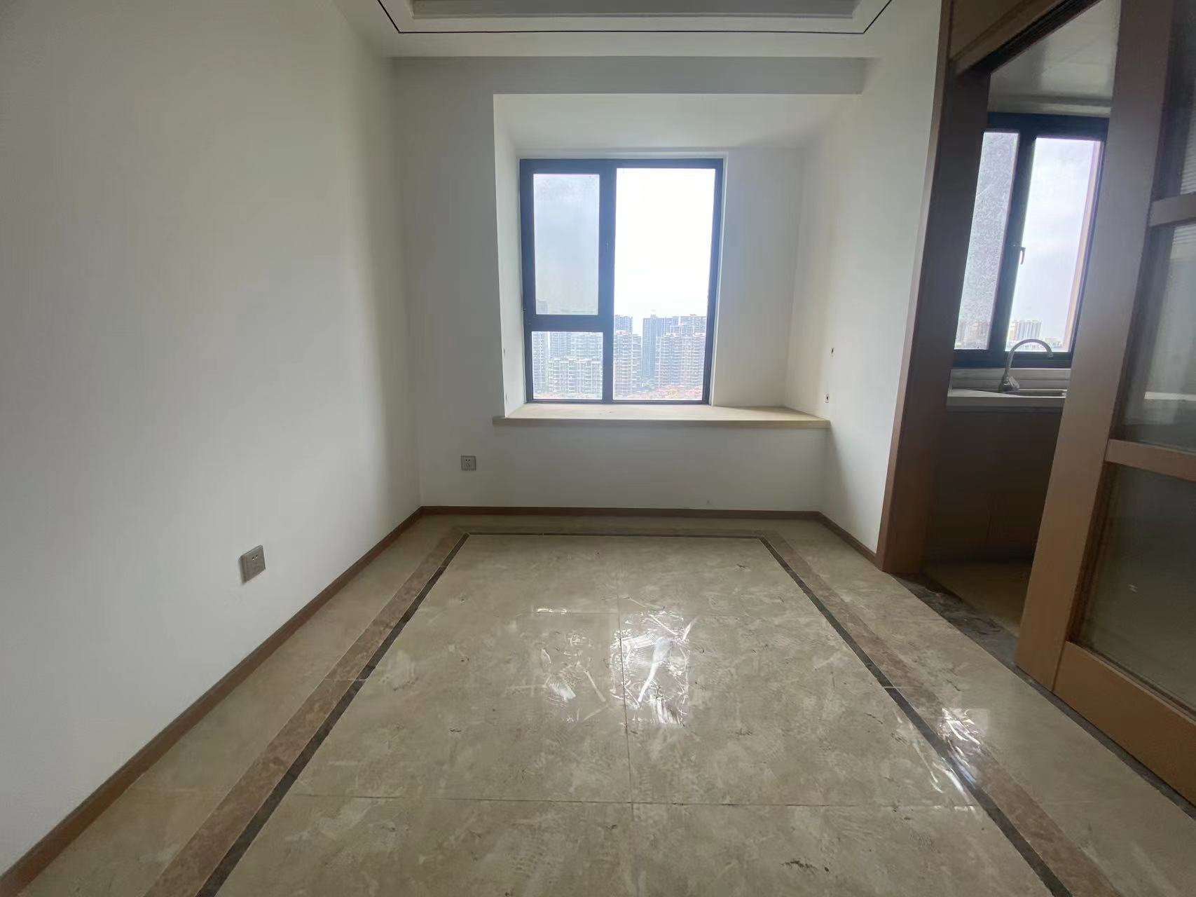 中南君悦府 4室2厅2卫 130m&sup2;