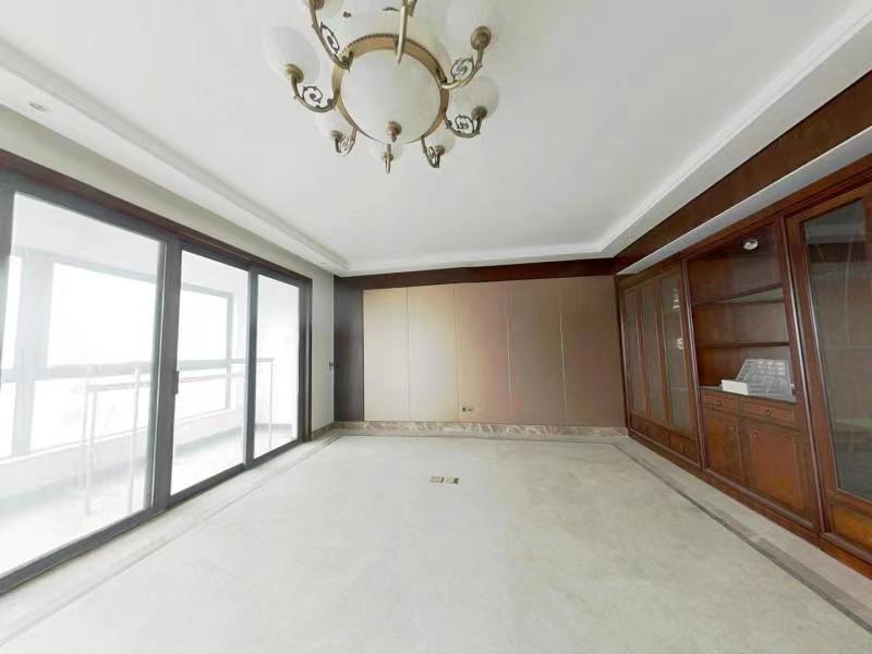 圆融广场公馆 3室2厅2卫 186m&sup2;