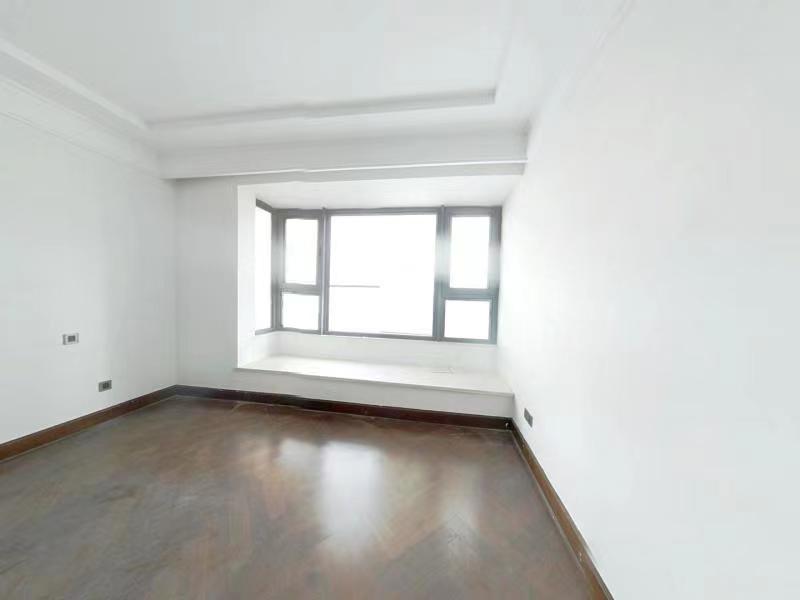 圆融广场公馆 3室2厅2卫 186m&sup2;