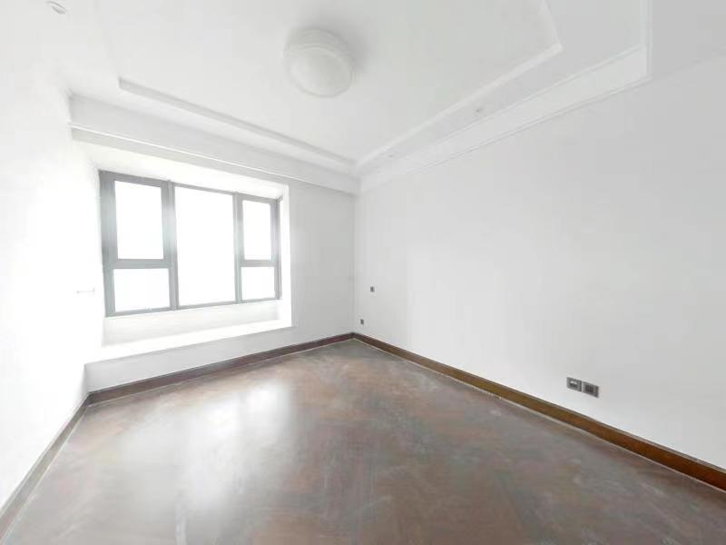 圆融广场公馆 3室2厅2卫 186m&sup2;