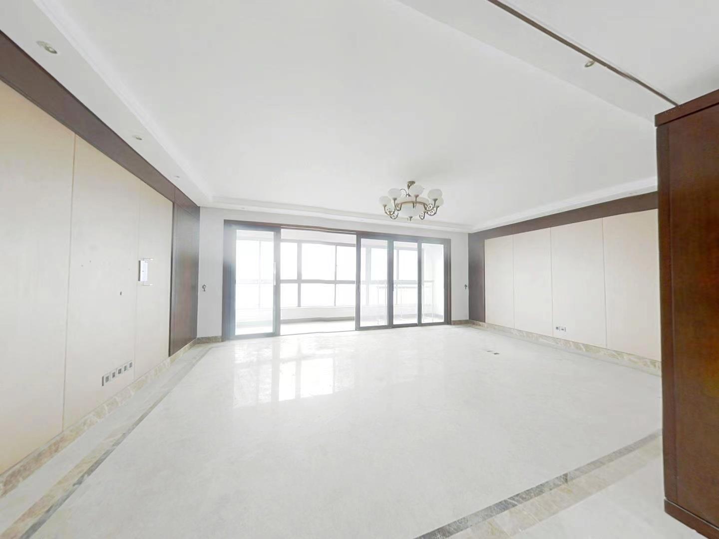 圆融广场公馆 3室2厅2卫 186m&sup2;
