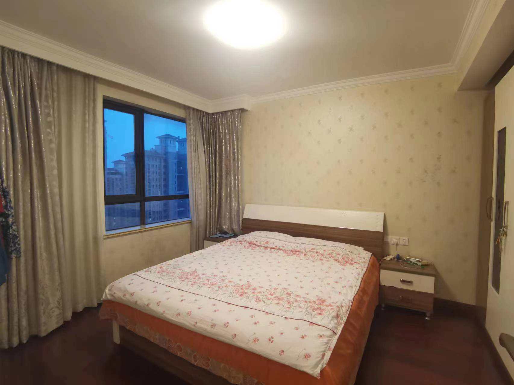 万通城 5室2厅2卫 122m&sup2;