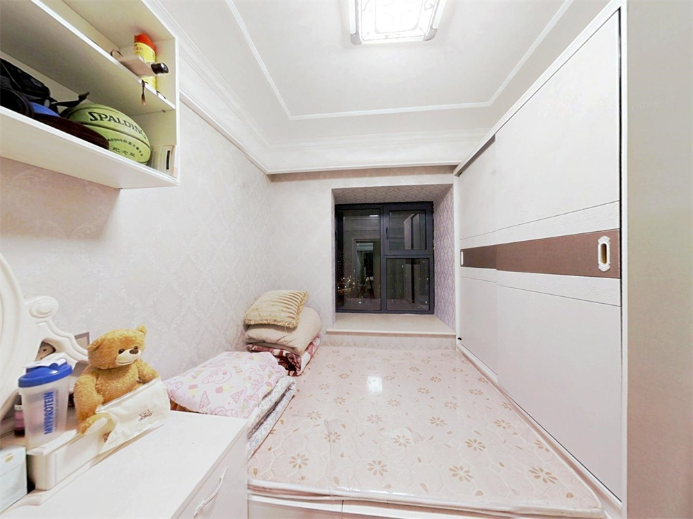 万达华府 4室2厅2卫 142.7m&sup2;