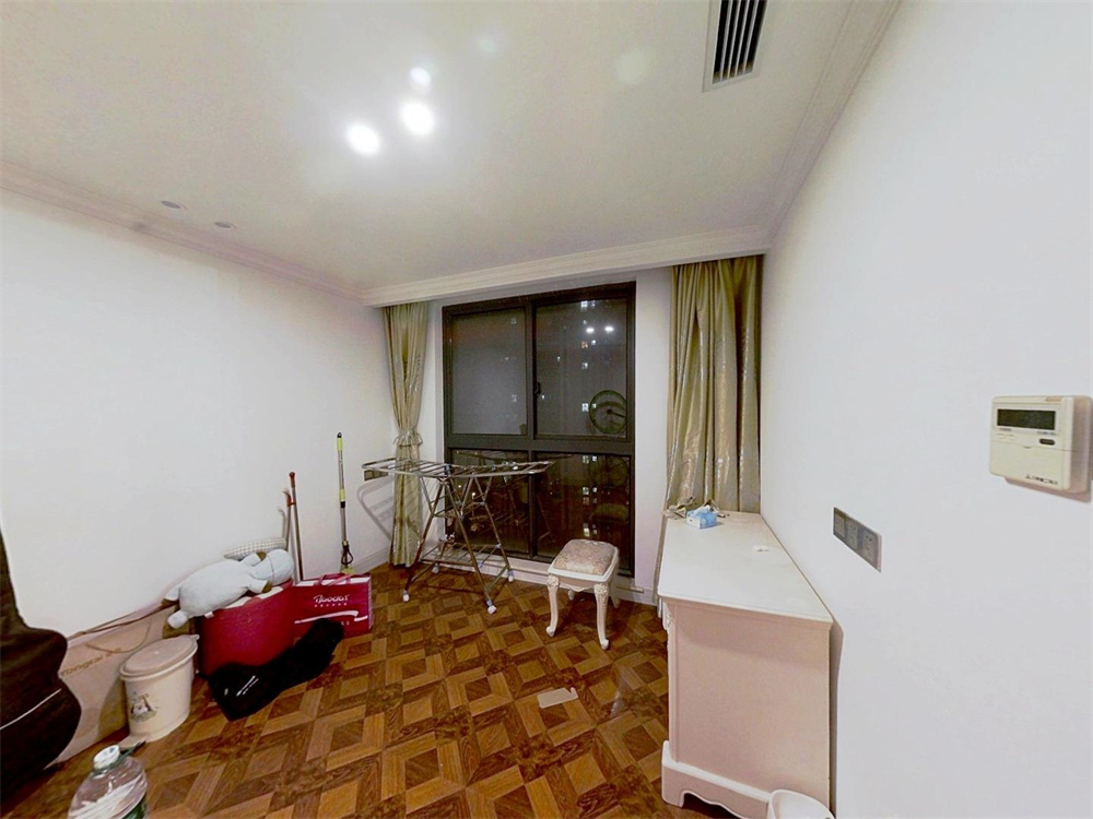 万达华府 4室2厅2卫 142.7m&sup2;