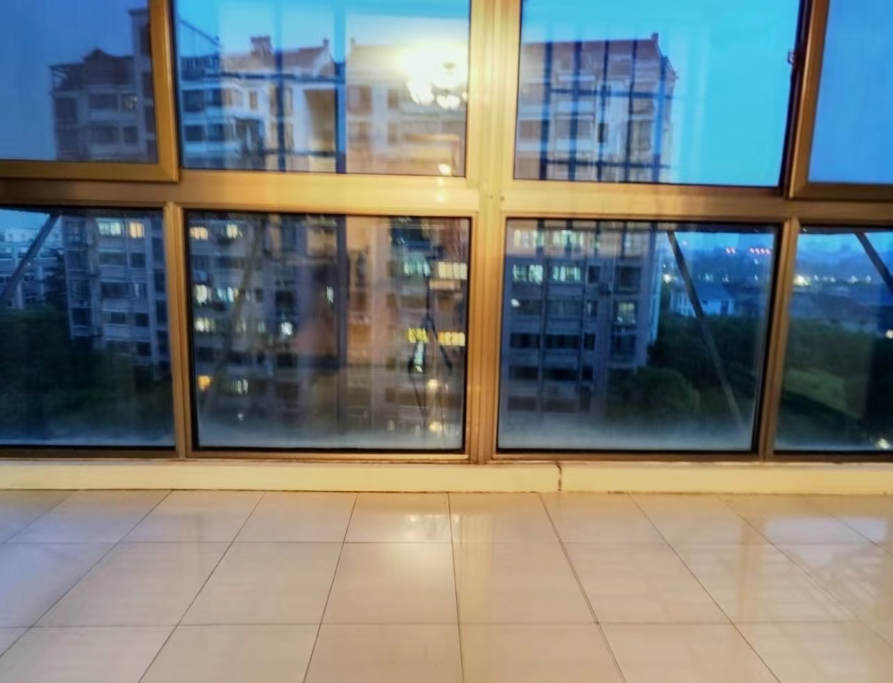 濠滨花园 2室2厅1卫 98m&sup2;