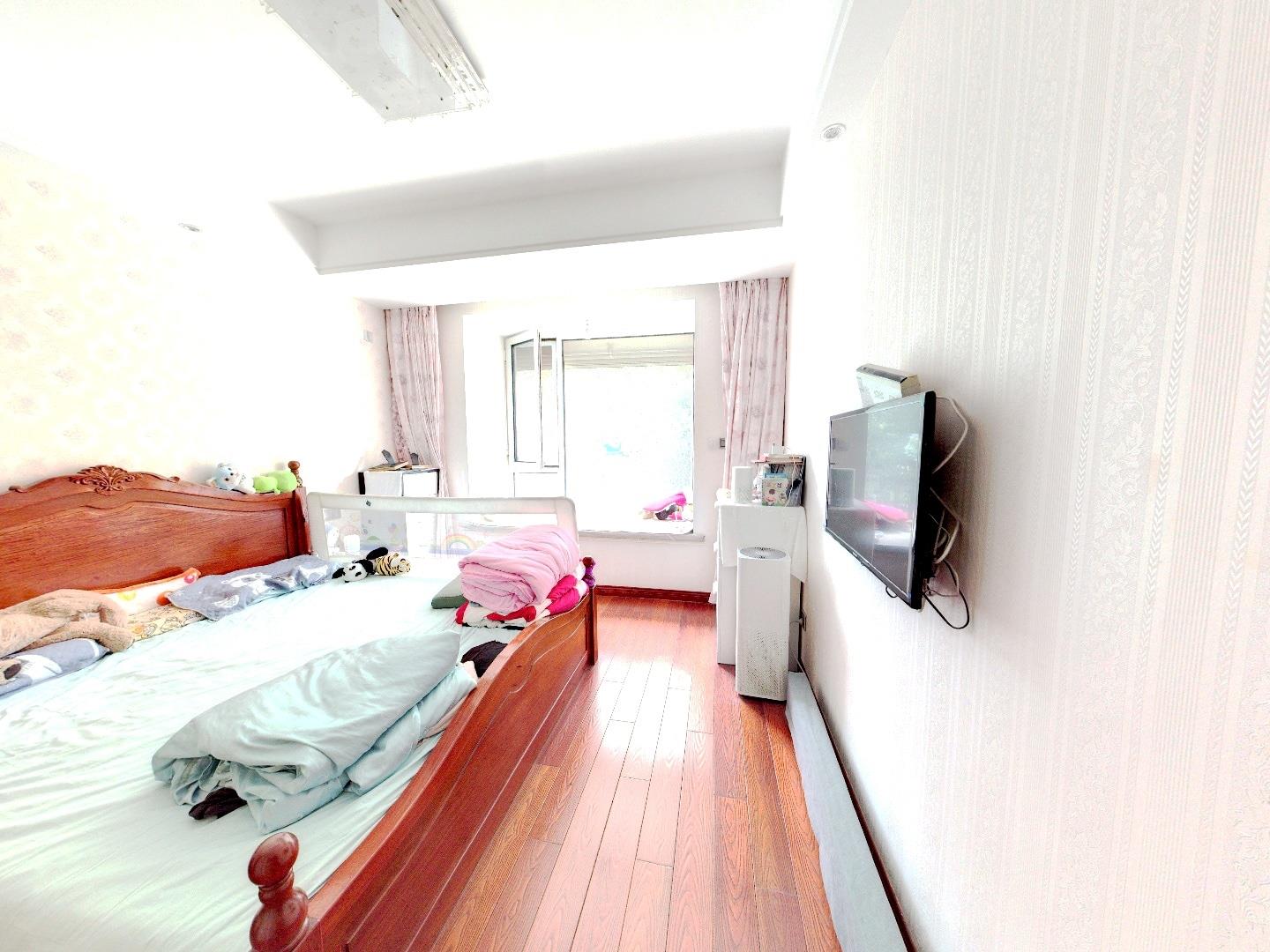 中南世纪花城二期 3室2厅2卫 130.00m&sup2;