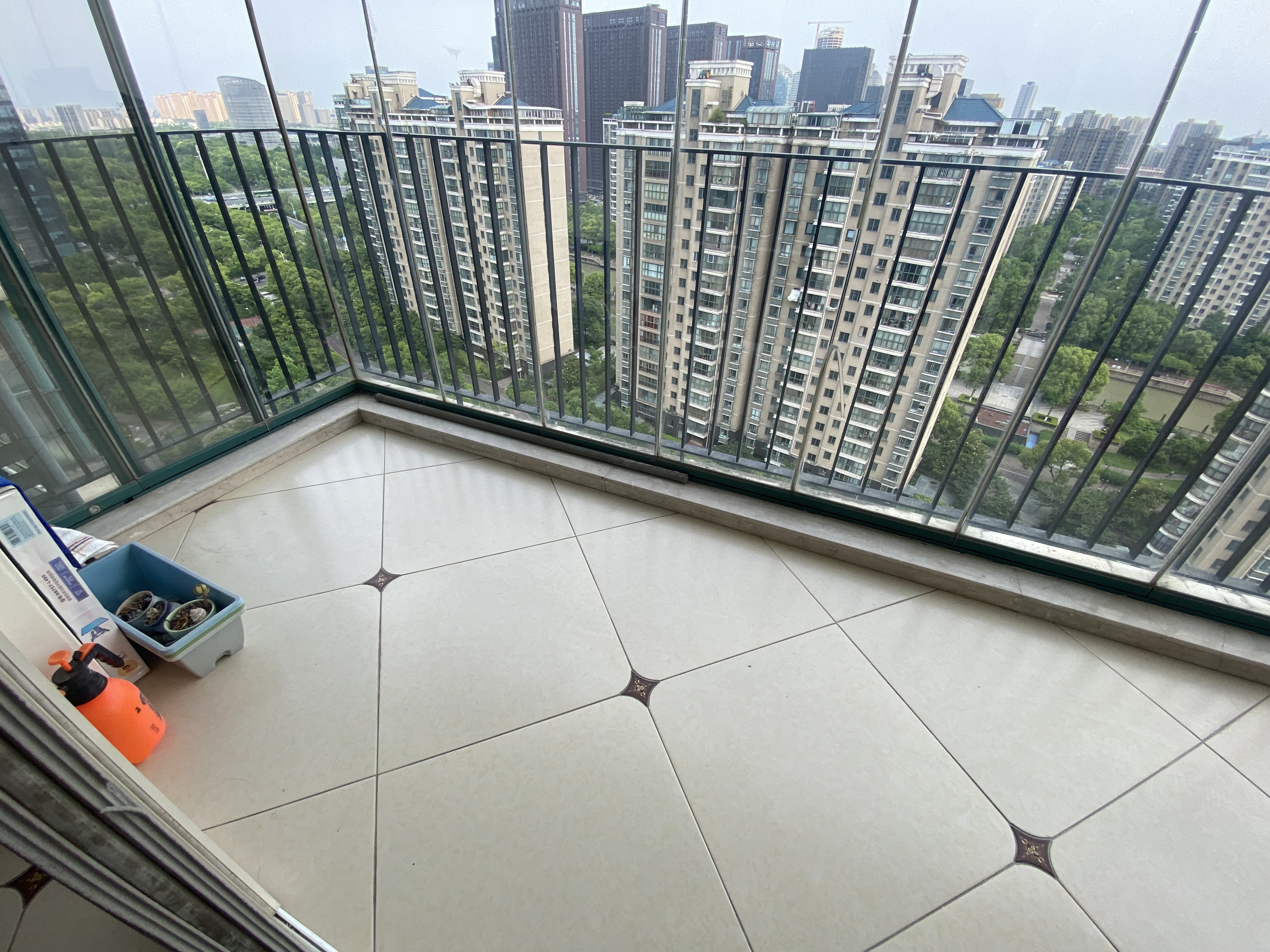 新城小区 5室3厅2卫 208.00m&sup2;