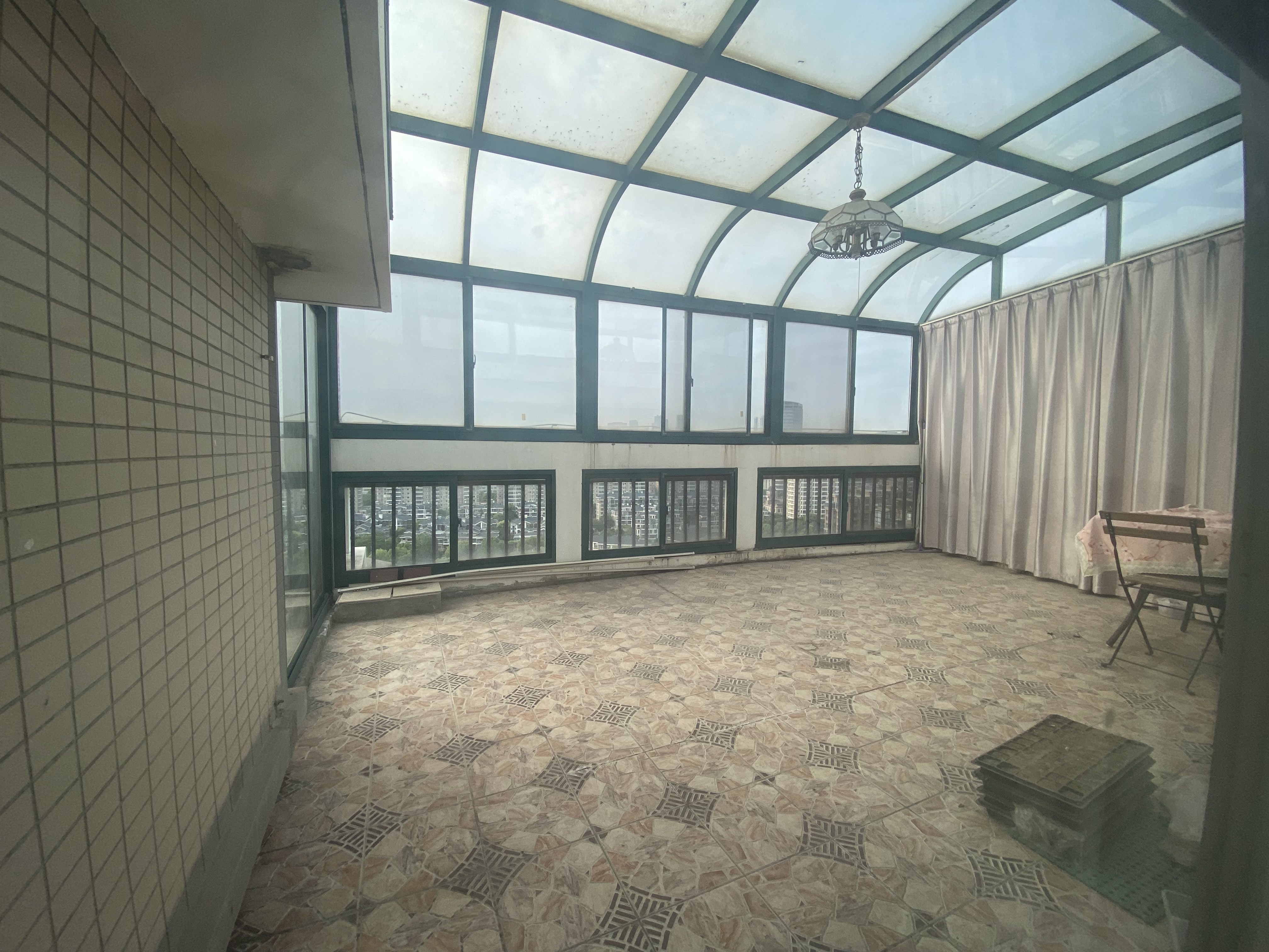 新城小区 5室3厅2卫 208.00m&sup2;