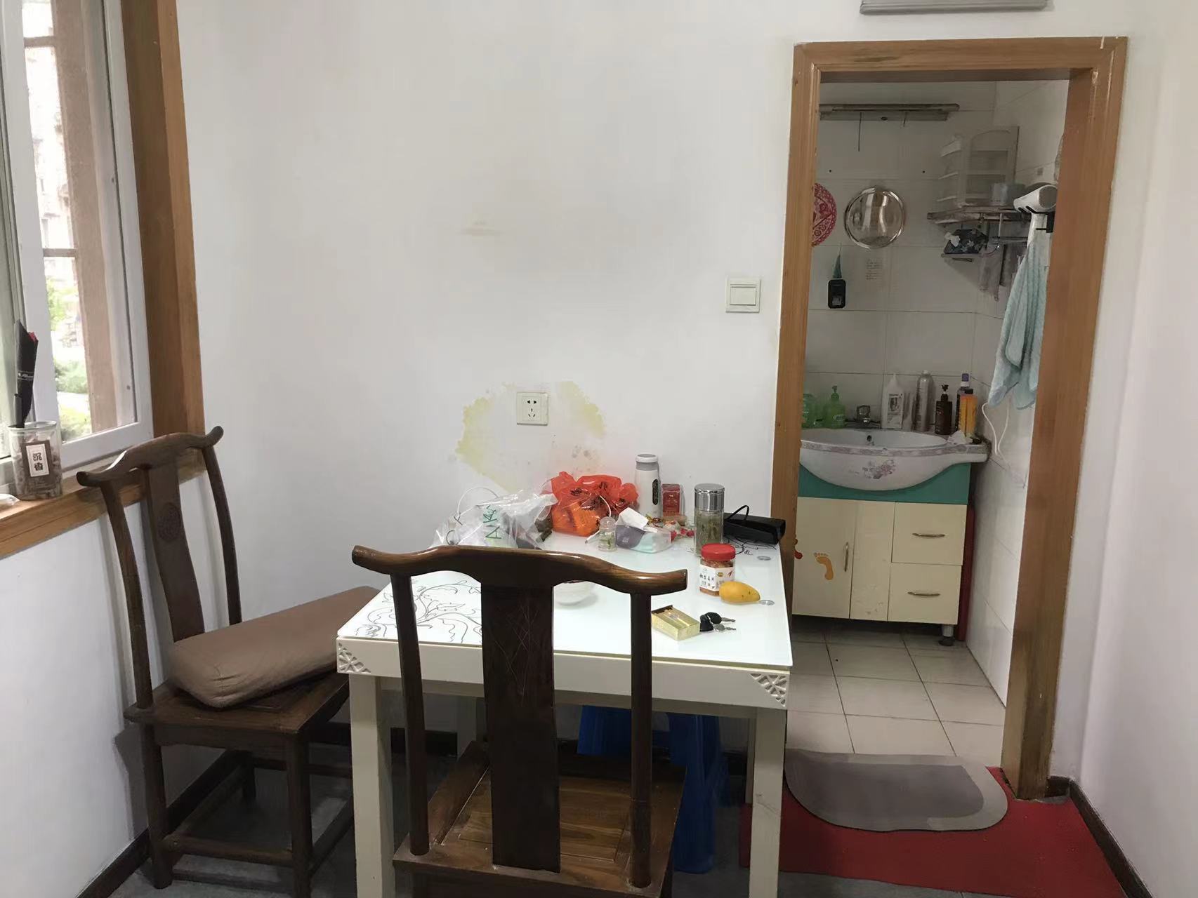 城港新村 2室1厅1卫 65m&sup2;