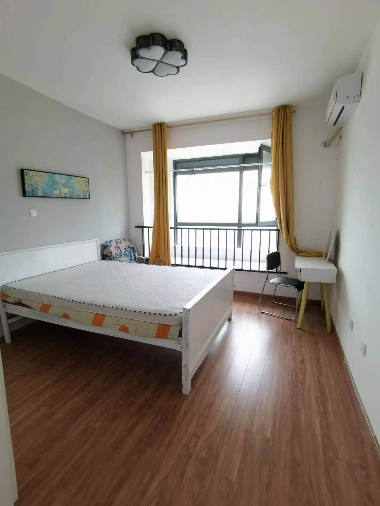 翠园 3室2厅2卫 135m&sup2;