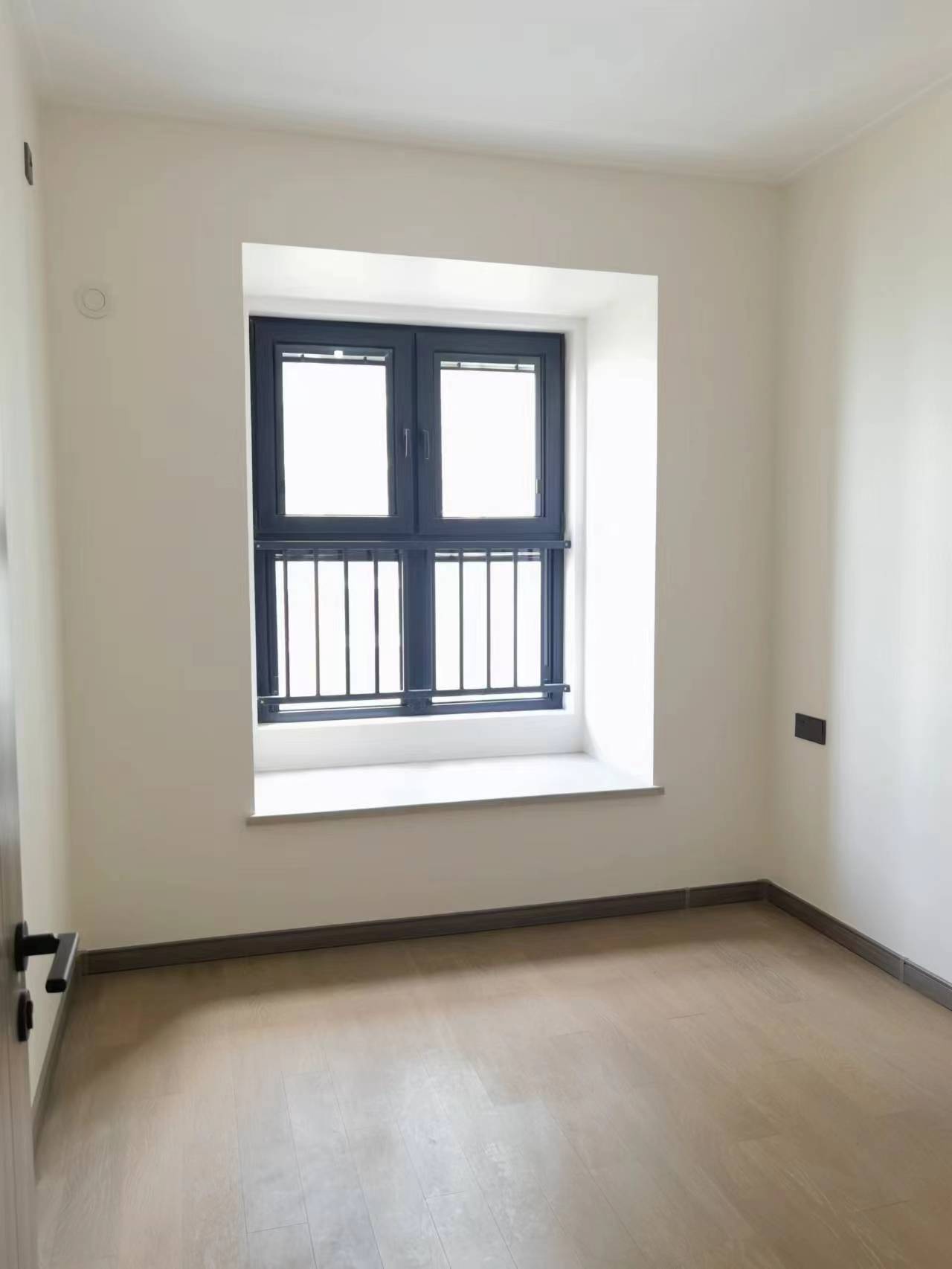 万科翡翠公园 3室2厅1卫 92m&sup2;