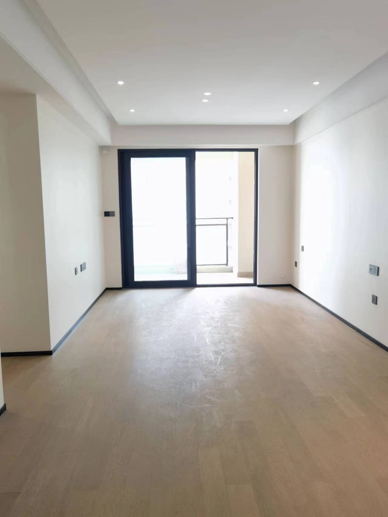 万科翡翠公园 3室2厅1卫 92m&sup2;