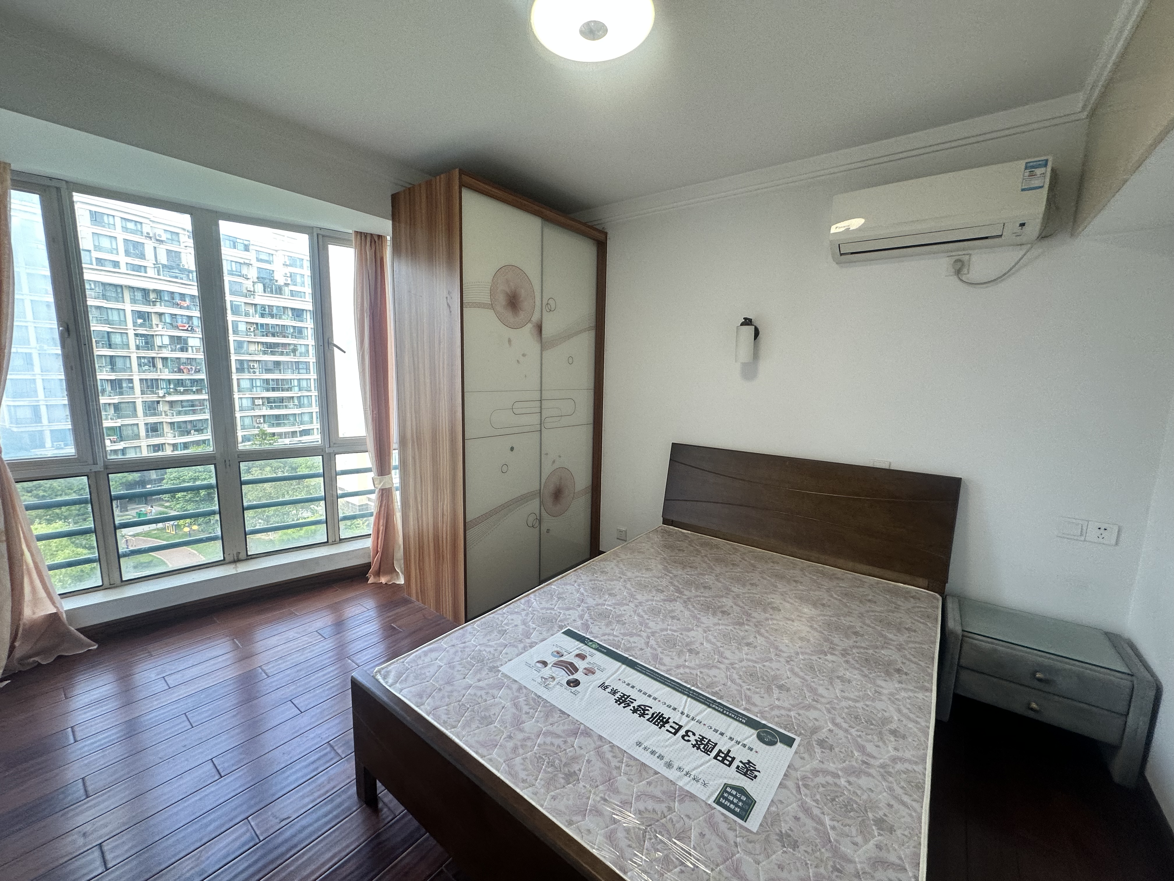 凤凰莱茵苑 3室2厅2卫 160.00m&sup2;