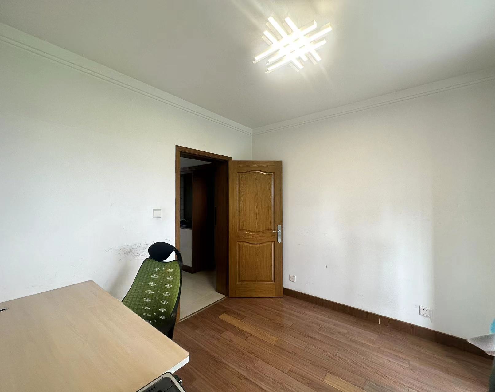 凤凰莱茵苑 3室2厅2卫 160.00m&sup2;