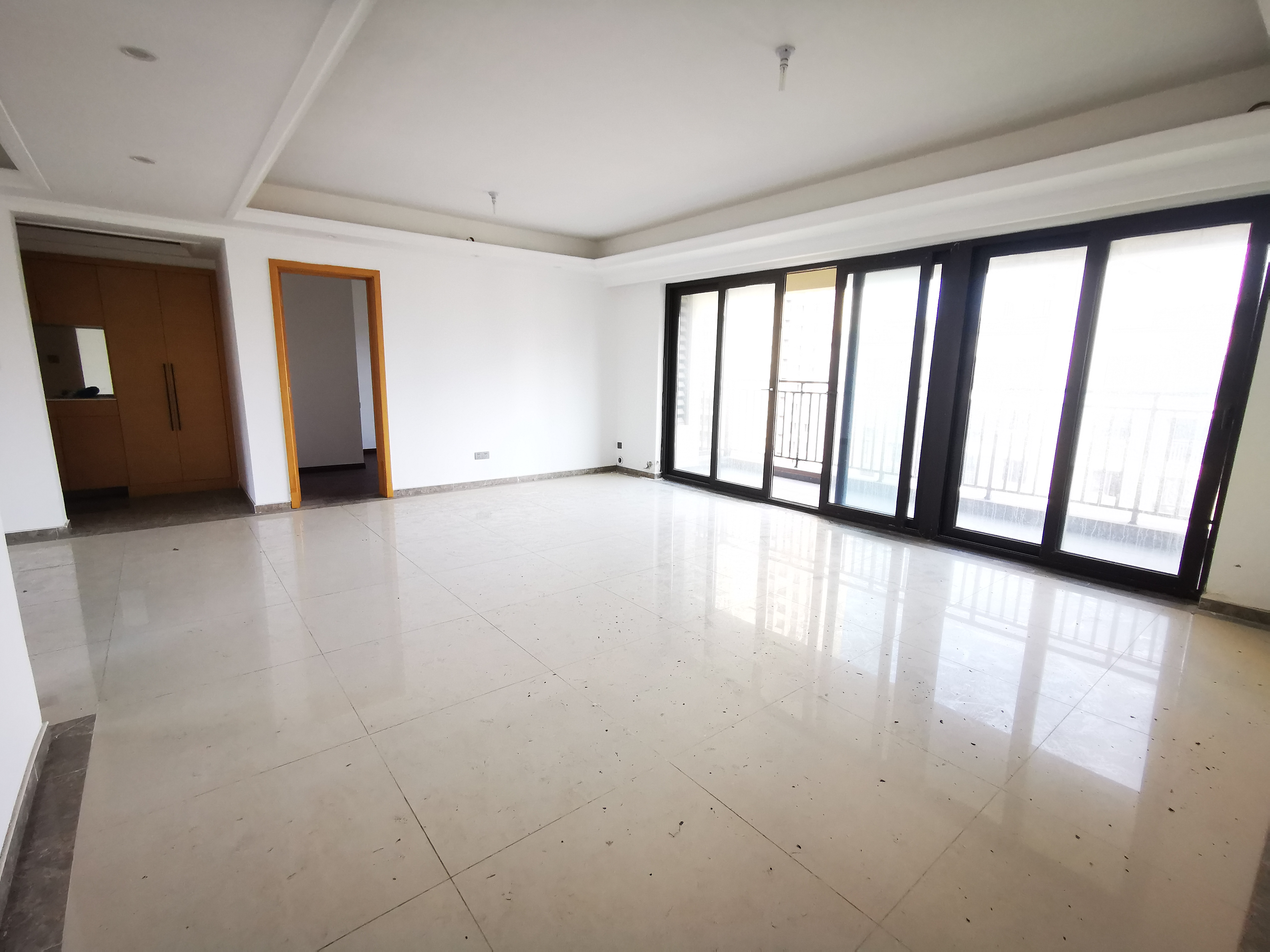 富力院士廷 4室2厅2卫 171m&sup2;