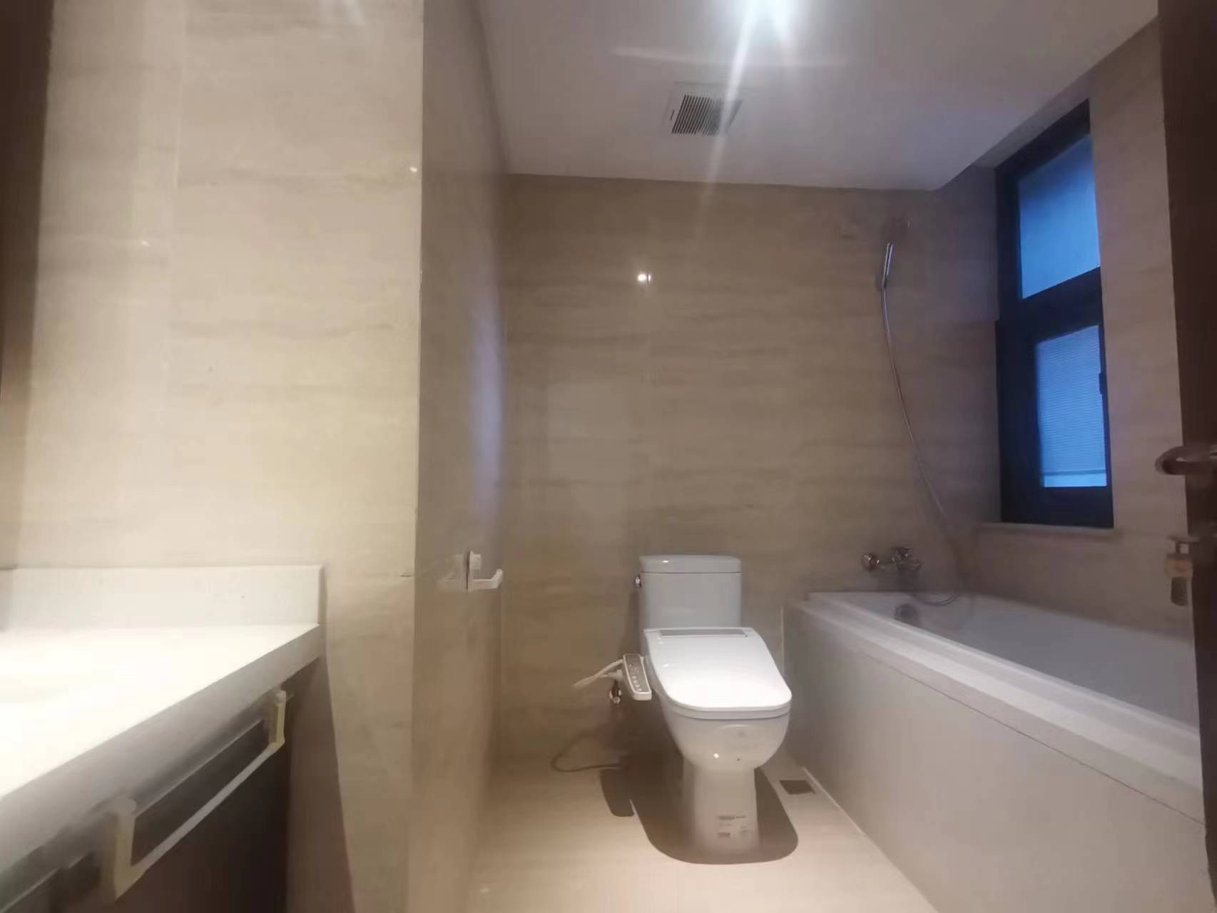 圆融广场公馆 3室2厅2卫 143.91m&sup2;