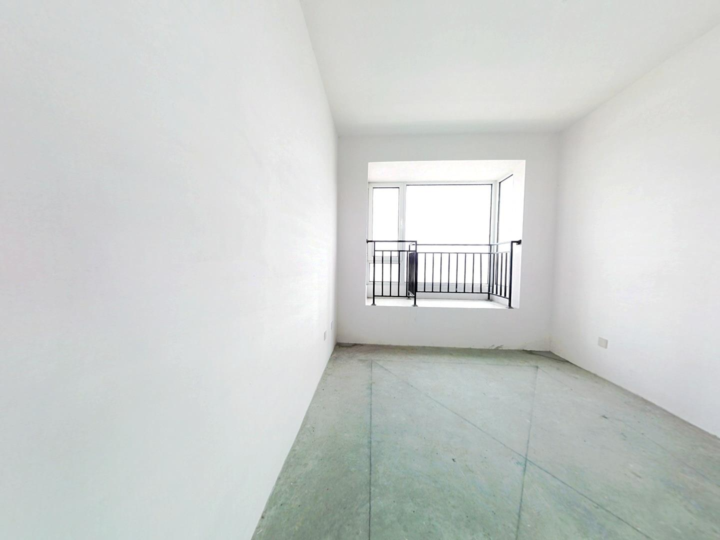 中南世纪花城三期 3室2厅2卫 135m&sup2;