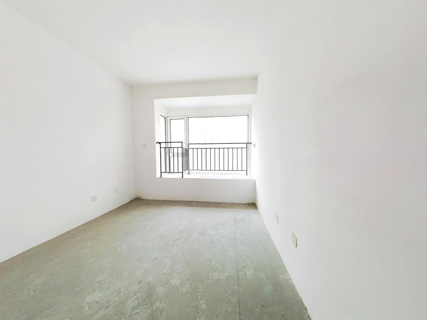 中南世纪花城三期 3室2厅2卫 135m&sup2;