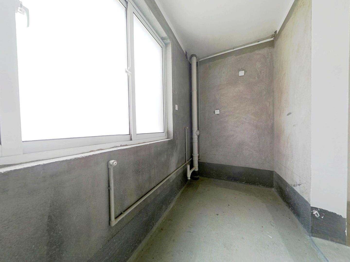 中南世纪花城三期 3室2厅2卫 135m&sup2;