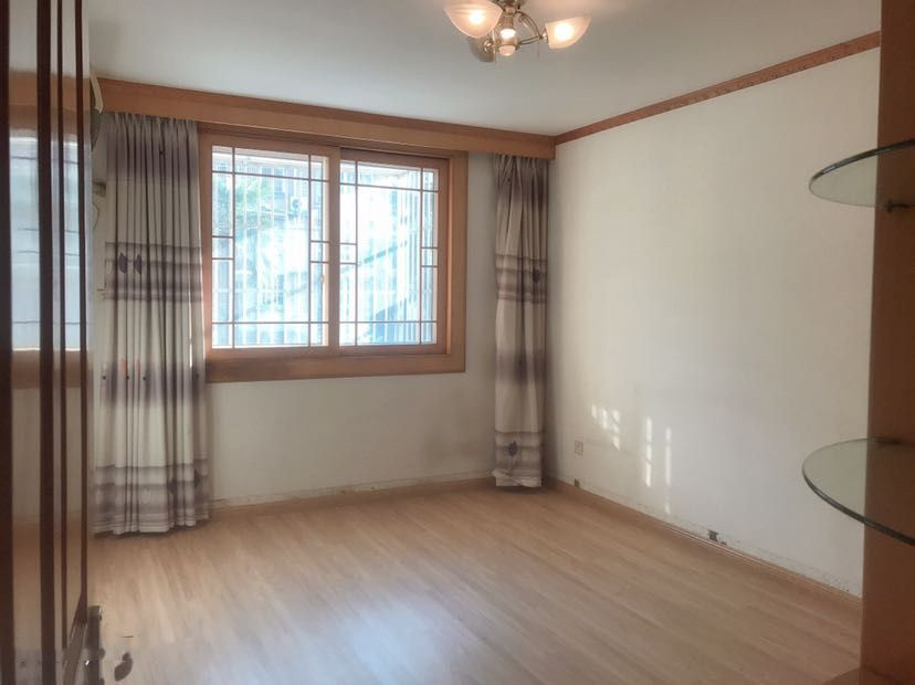 黎明花园 3室2厅1卫 135m&sup2;