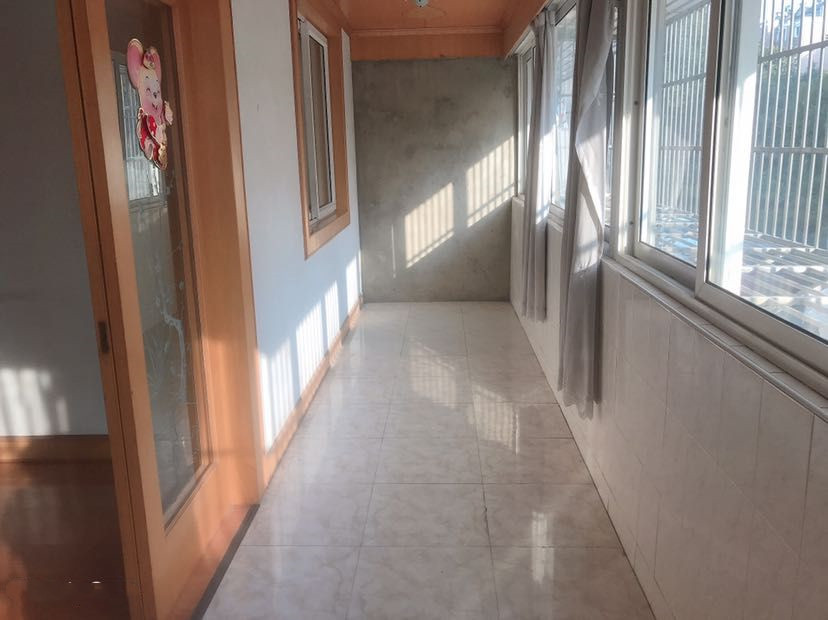 黎明花园 3室2厅1卫 135m&sup2;