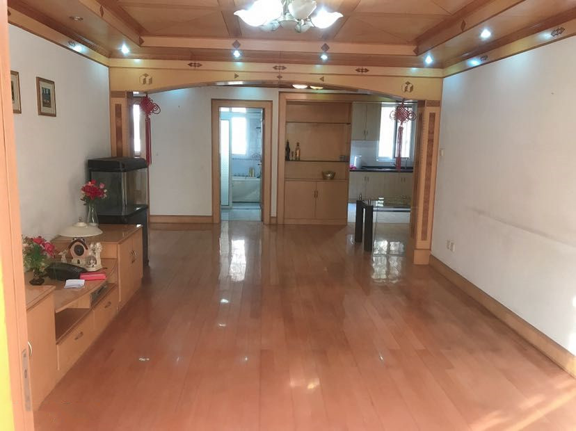 黎明花园 3室2厅1卫 135m&sup2;