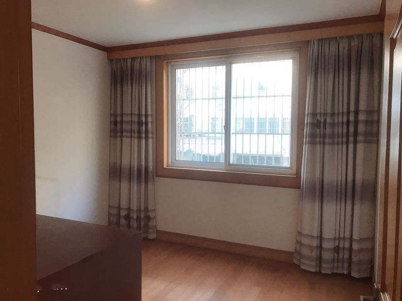 黎明花园 3室2厅1卫 135m&sup2;