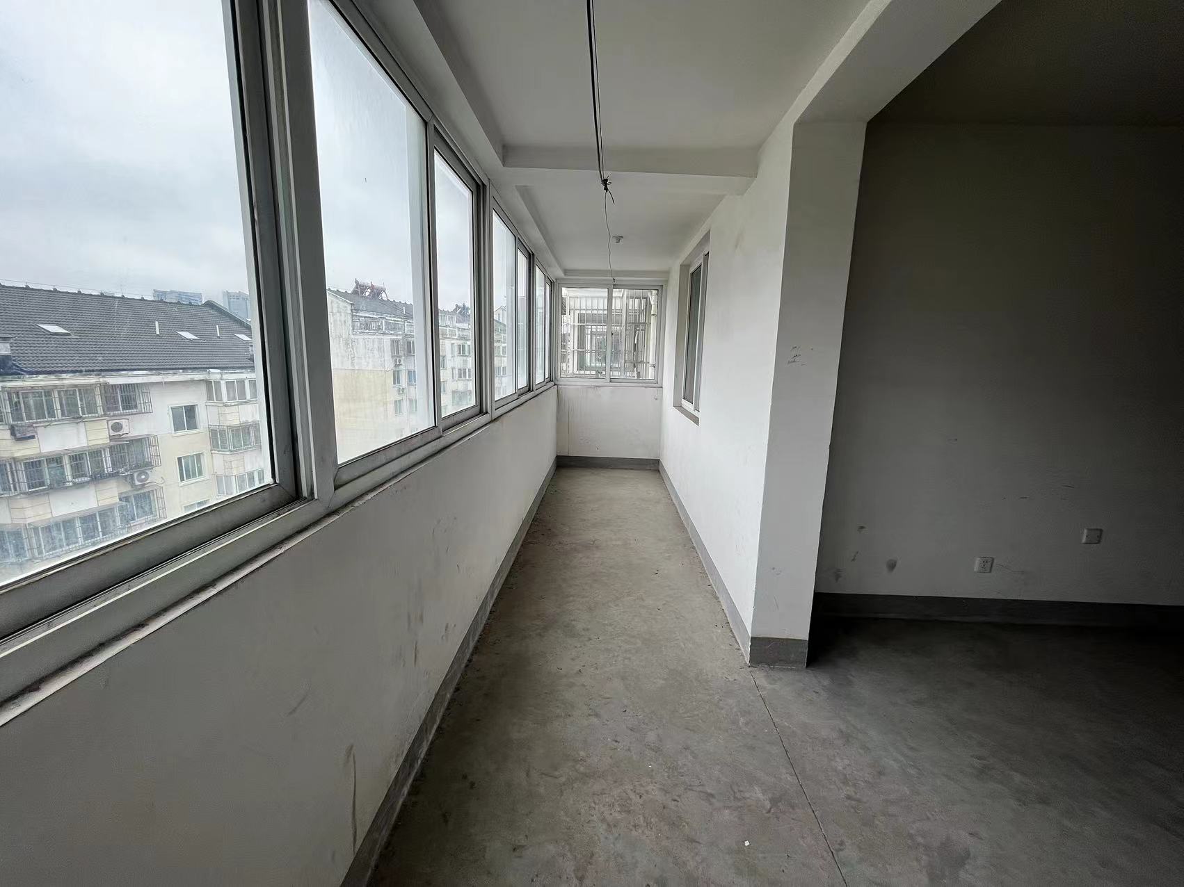 世纪新城 5室3厅2卫 206m&sup2;