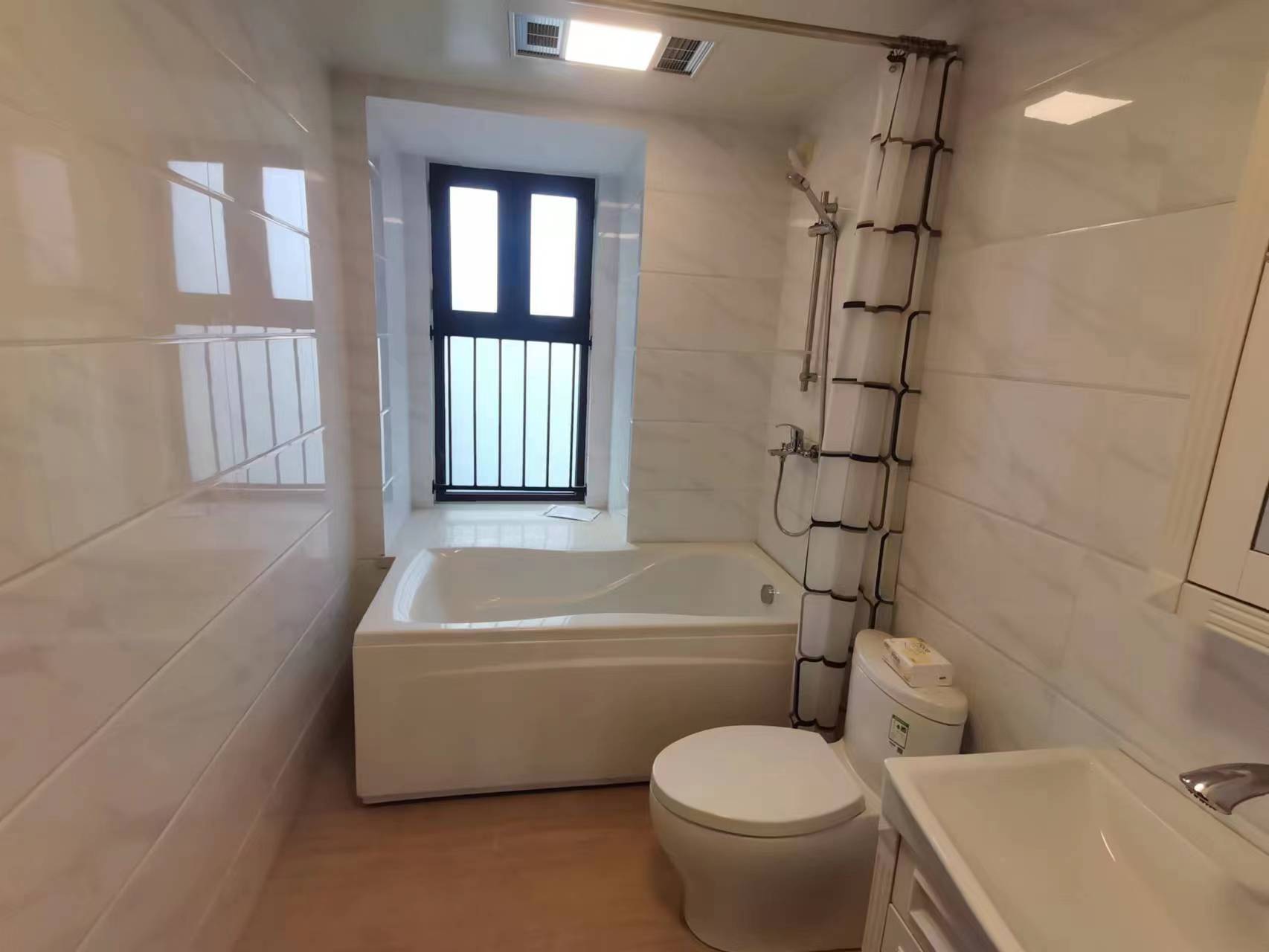 南通碧桂园翡翠华府 4室2厅2卫 144m&sup2;