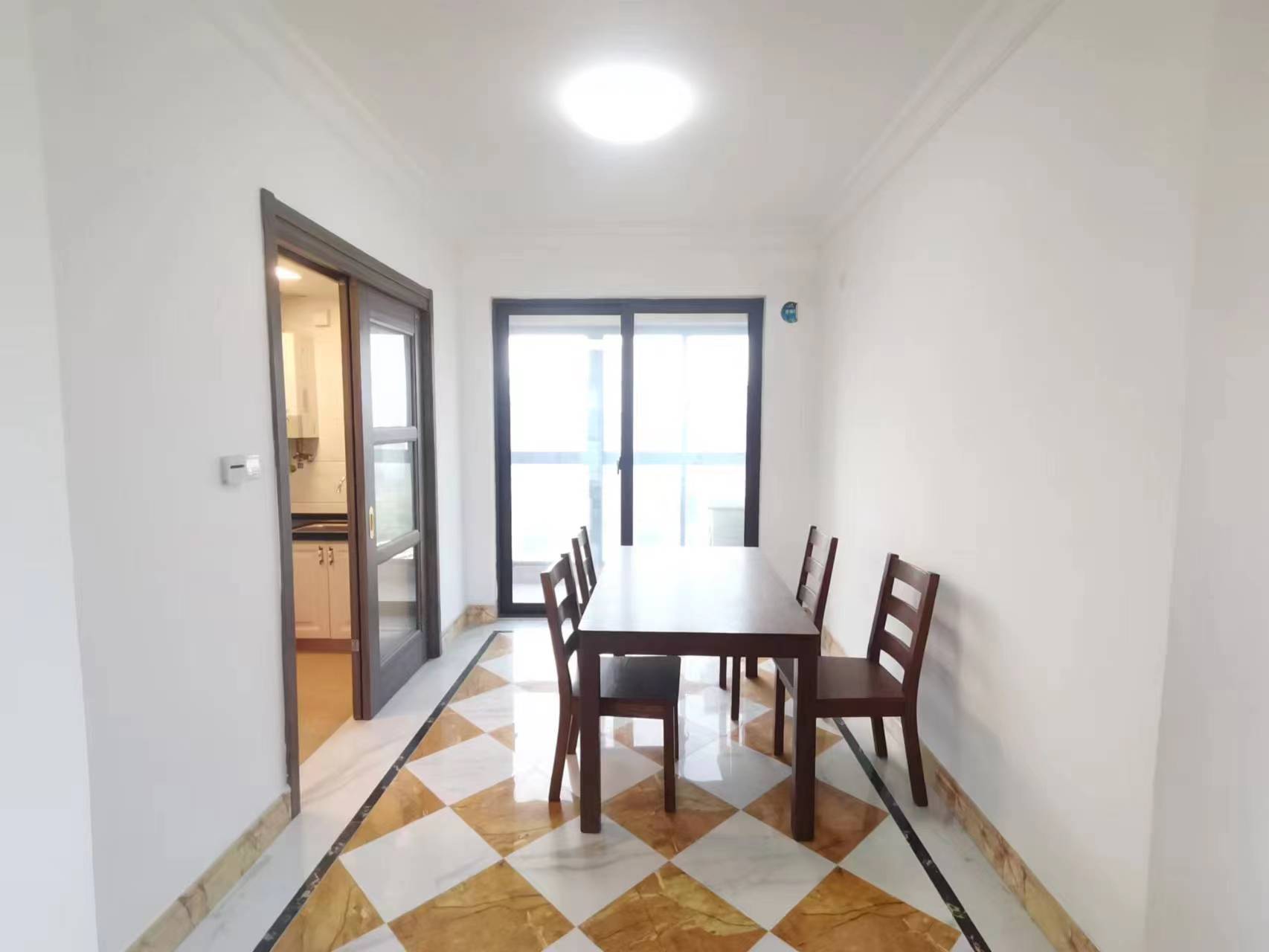 南通碧桂园翡翠华府 4室2厅2卫 144m&sup2;