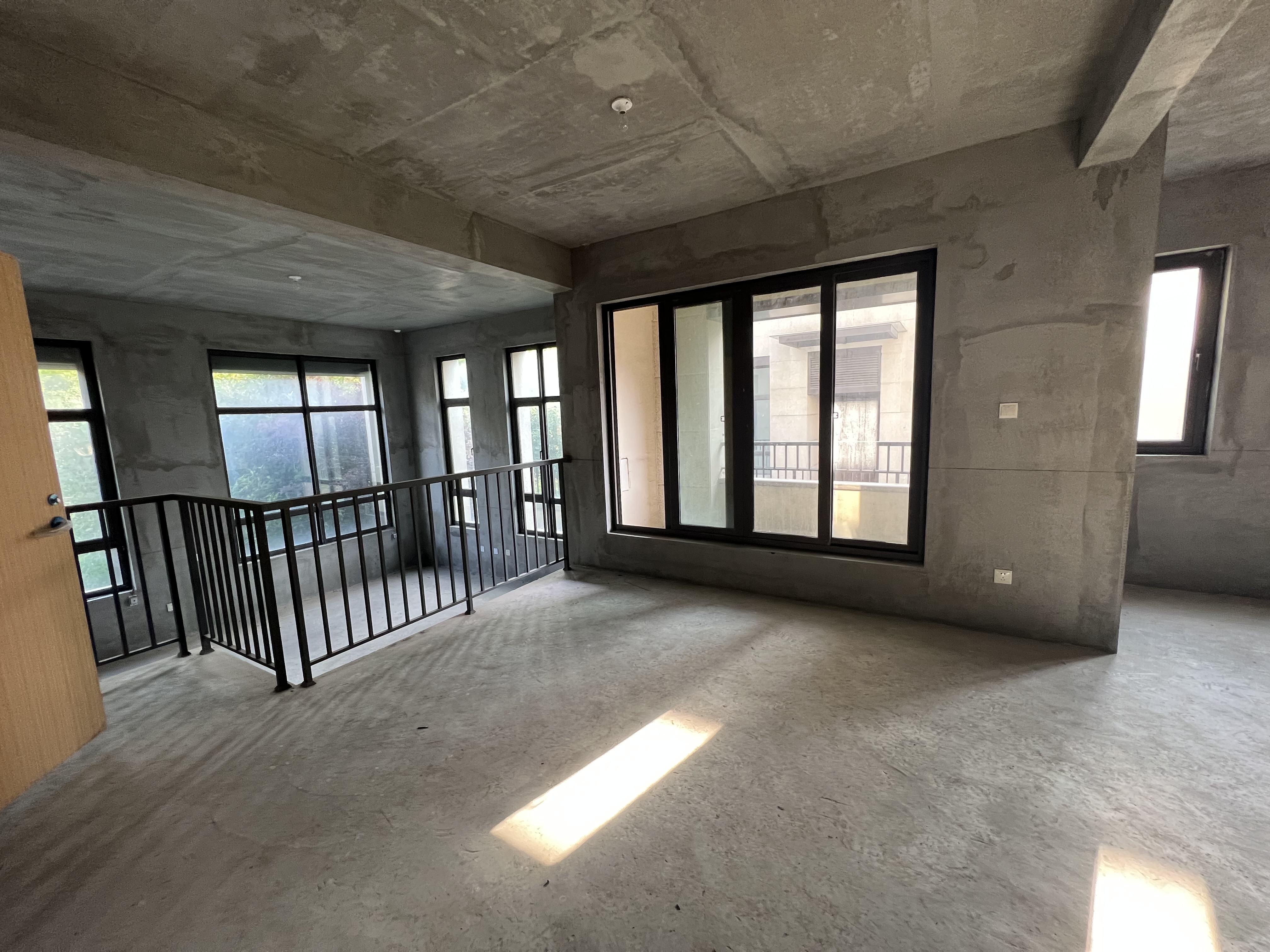 新瑞文化翡翠园 5室2厅3卫 500m&sup2;