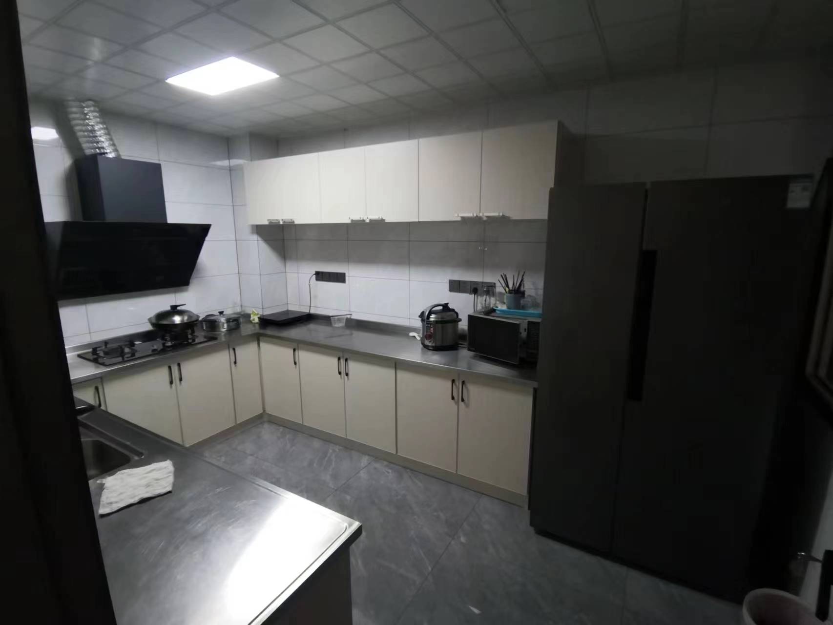 华中园 1室1厅1卫 232.86m²