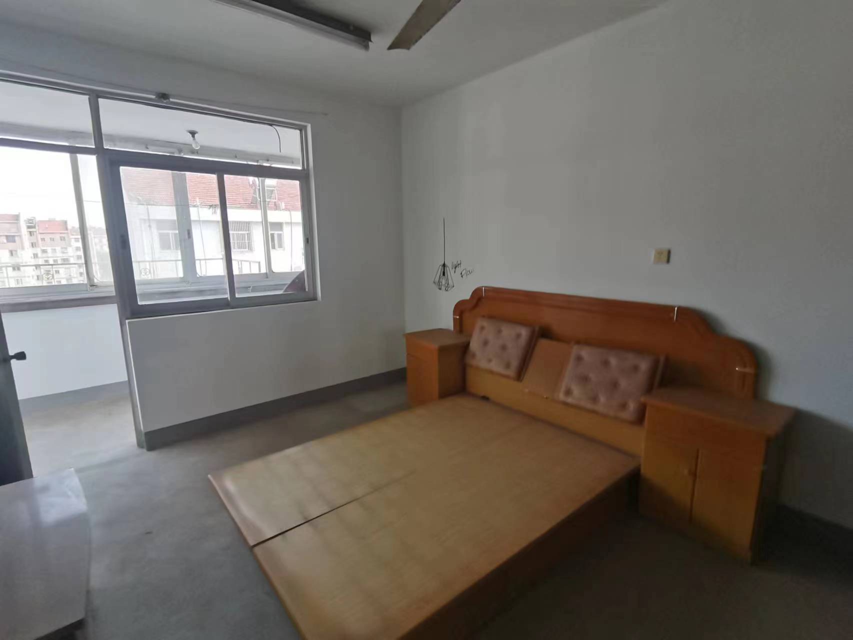 金和小区 3室2厅1卫 102m&sup2;