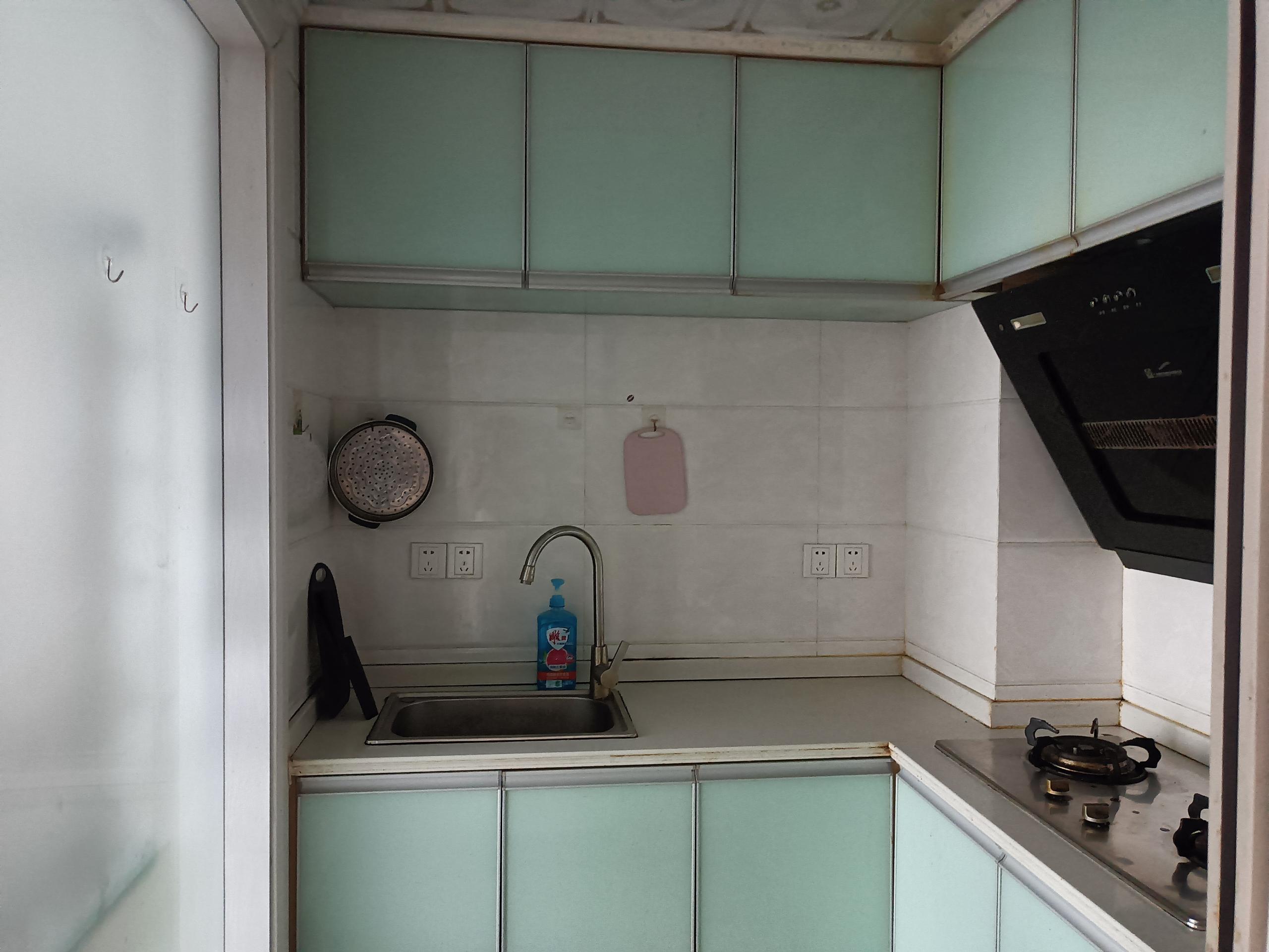 鸿运大厦 2室2厅2卫 65.00m&sup2;