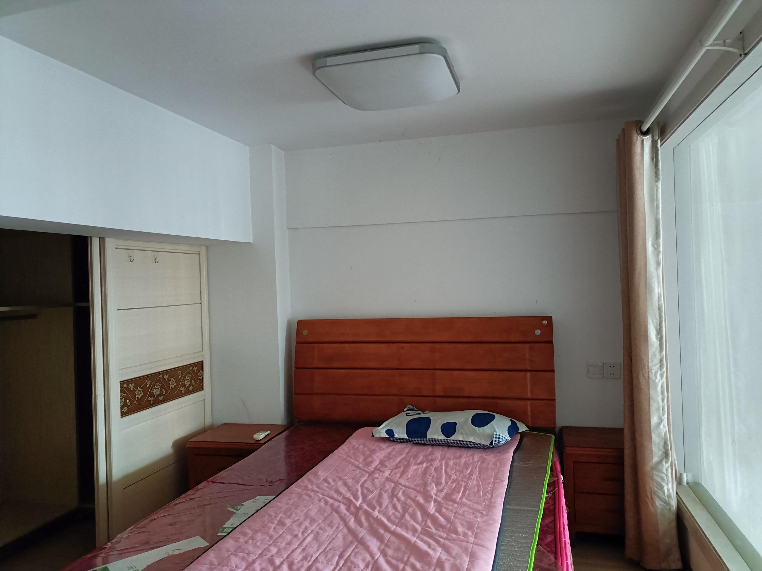 鸿运大厦 2室2厅2卫 65.00m&sup2;