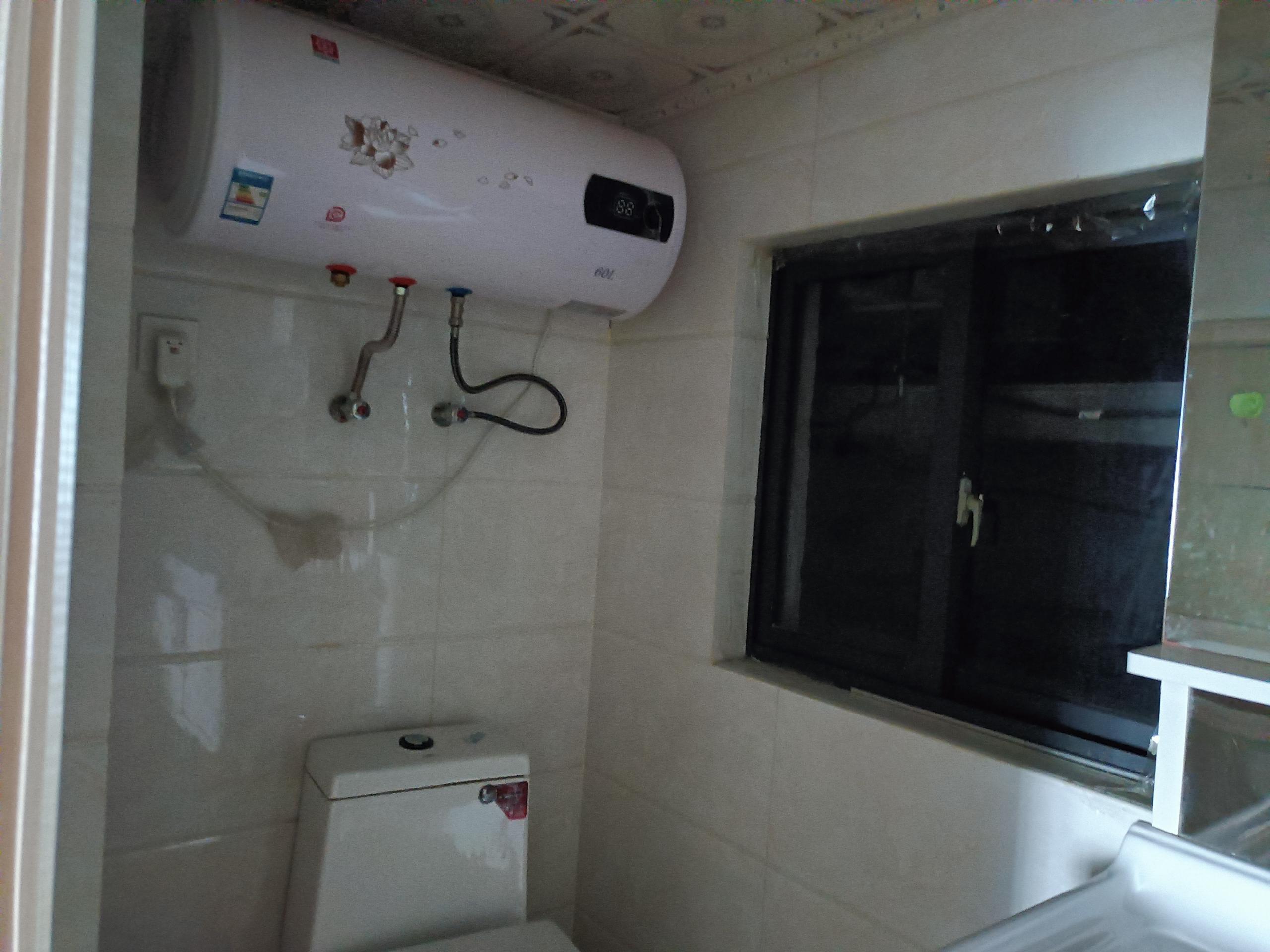 鸿运大厦 2室2厅2卫 65.00m&sup2;
