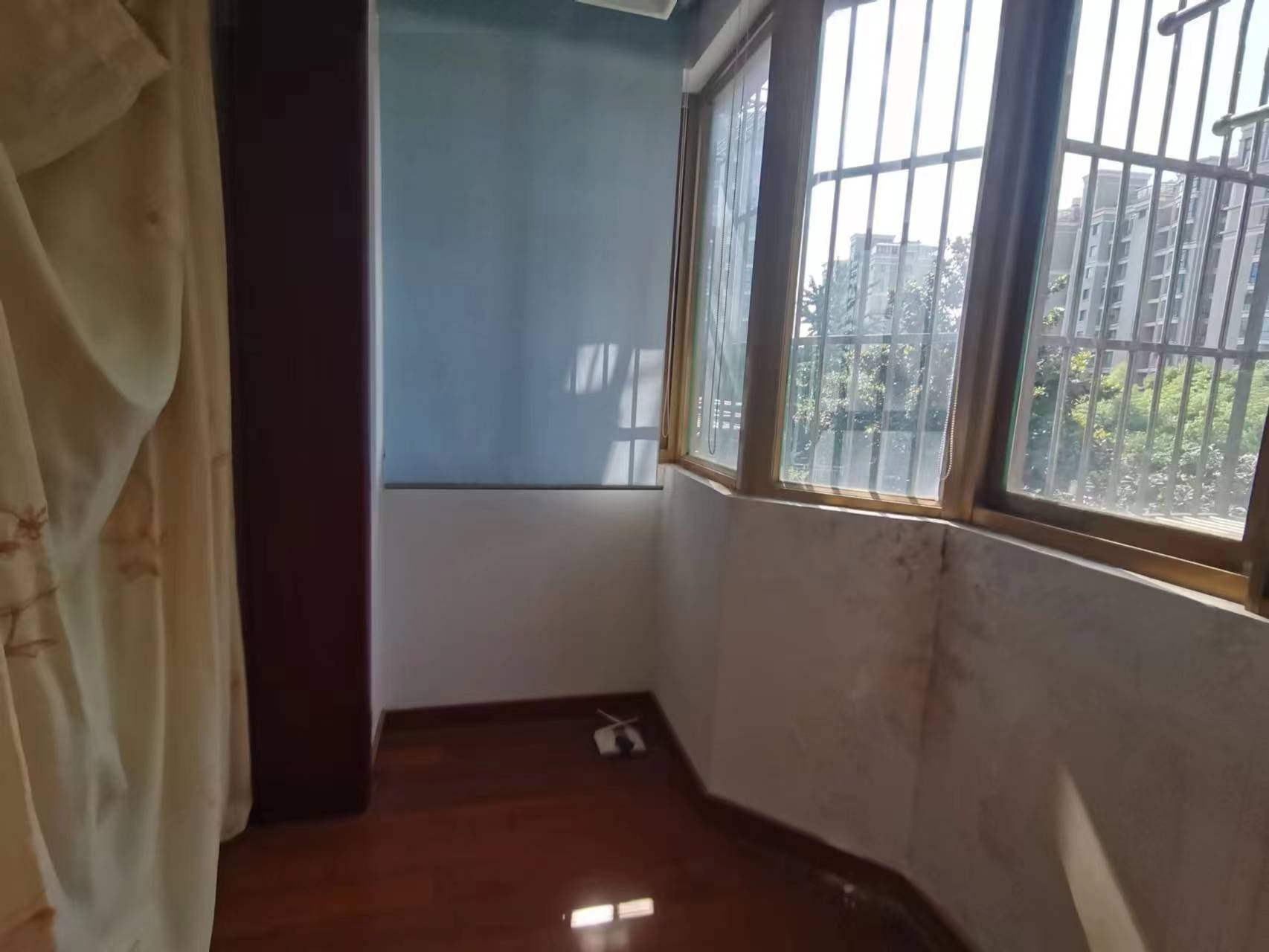天都花苑 3室2厅2卫 135m&sup2;