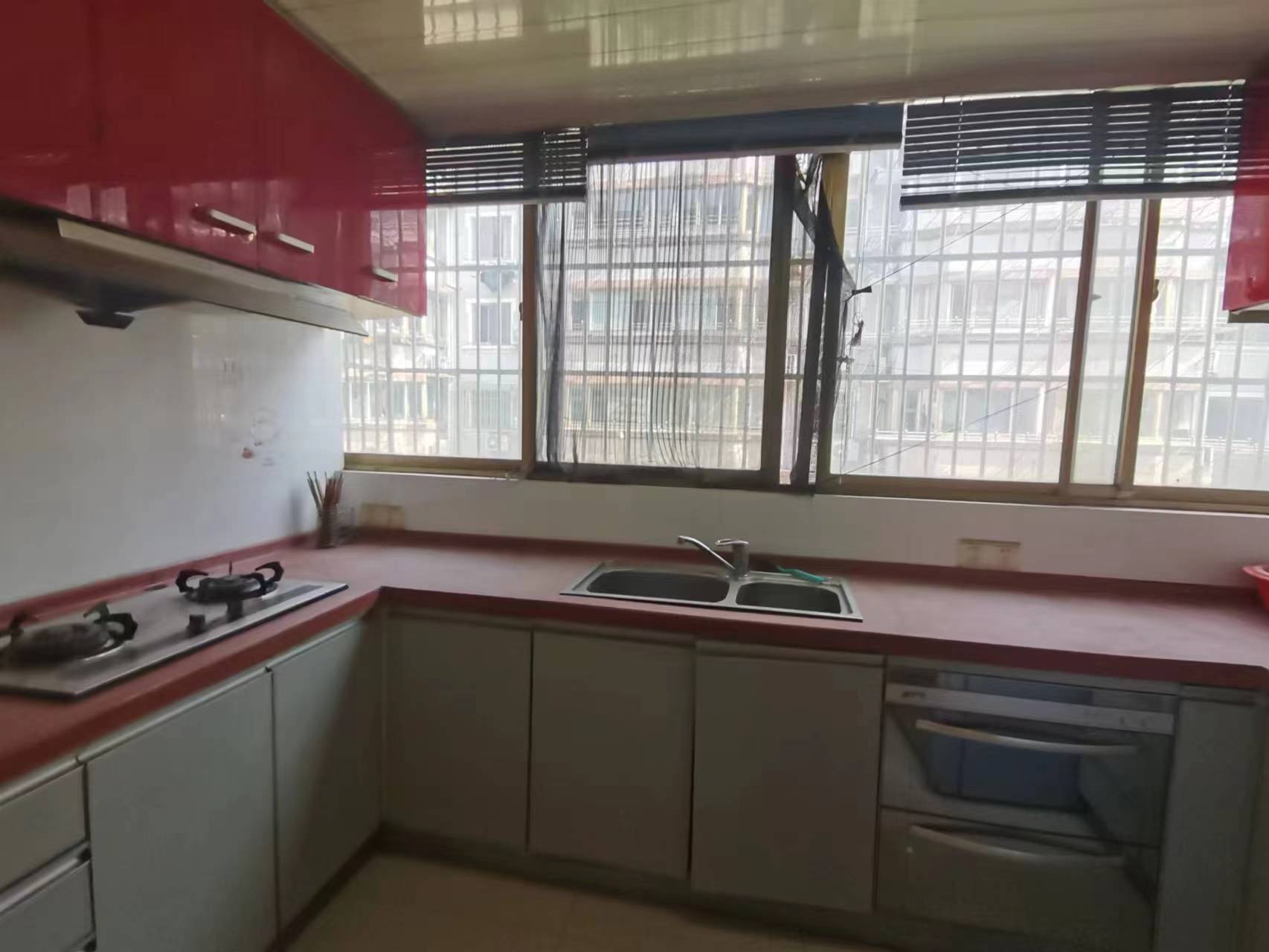 天都花苑 3室2厅2卫 135m&sup2;
