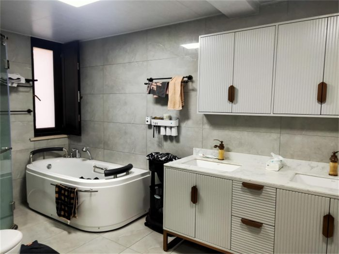 山景水岸 4室2厅2卫 225m&sup2;