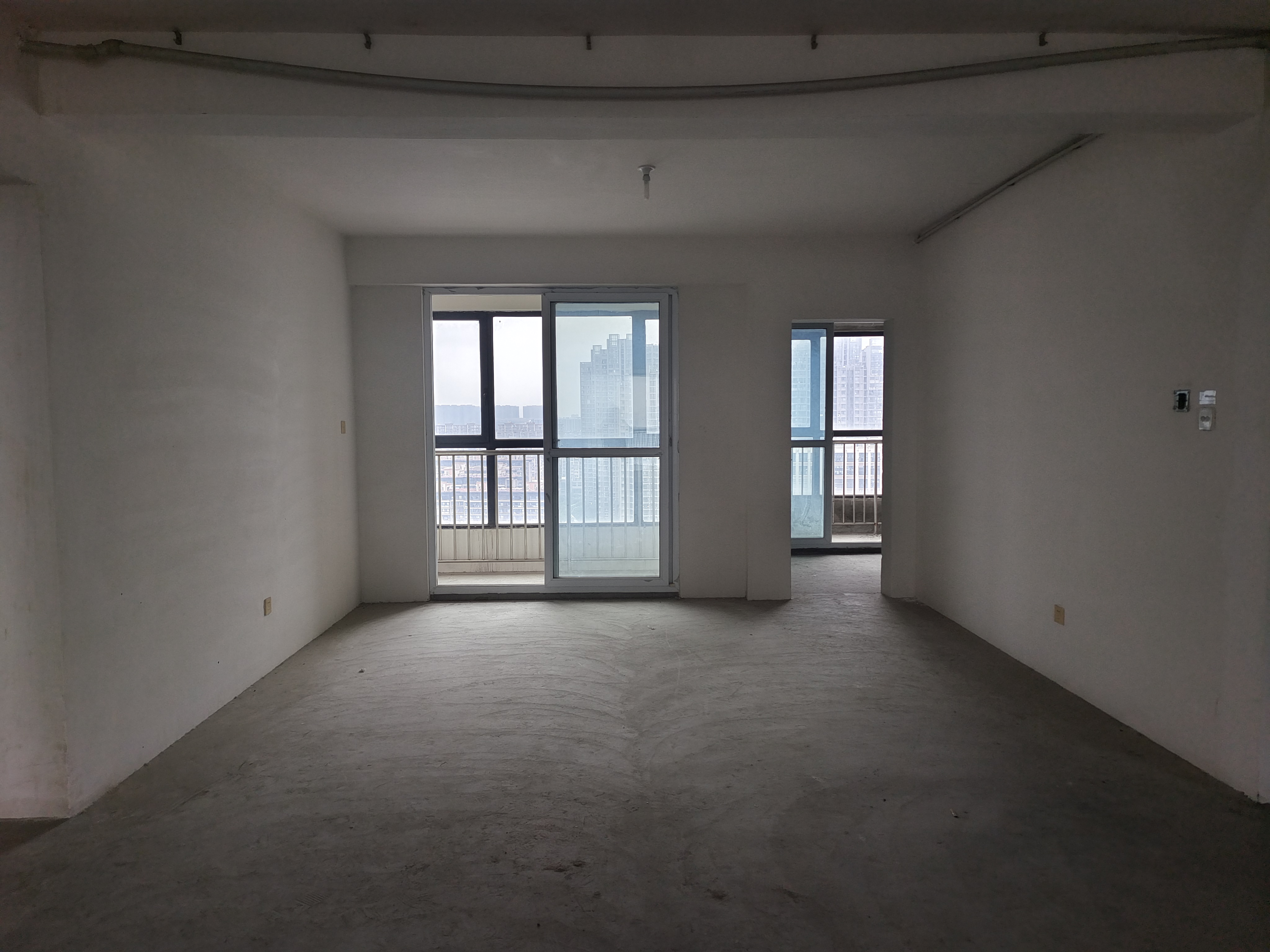 中港城世家 4室2厅2卫 189m&sup2;
