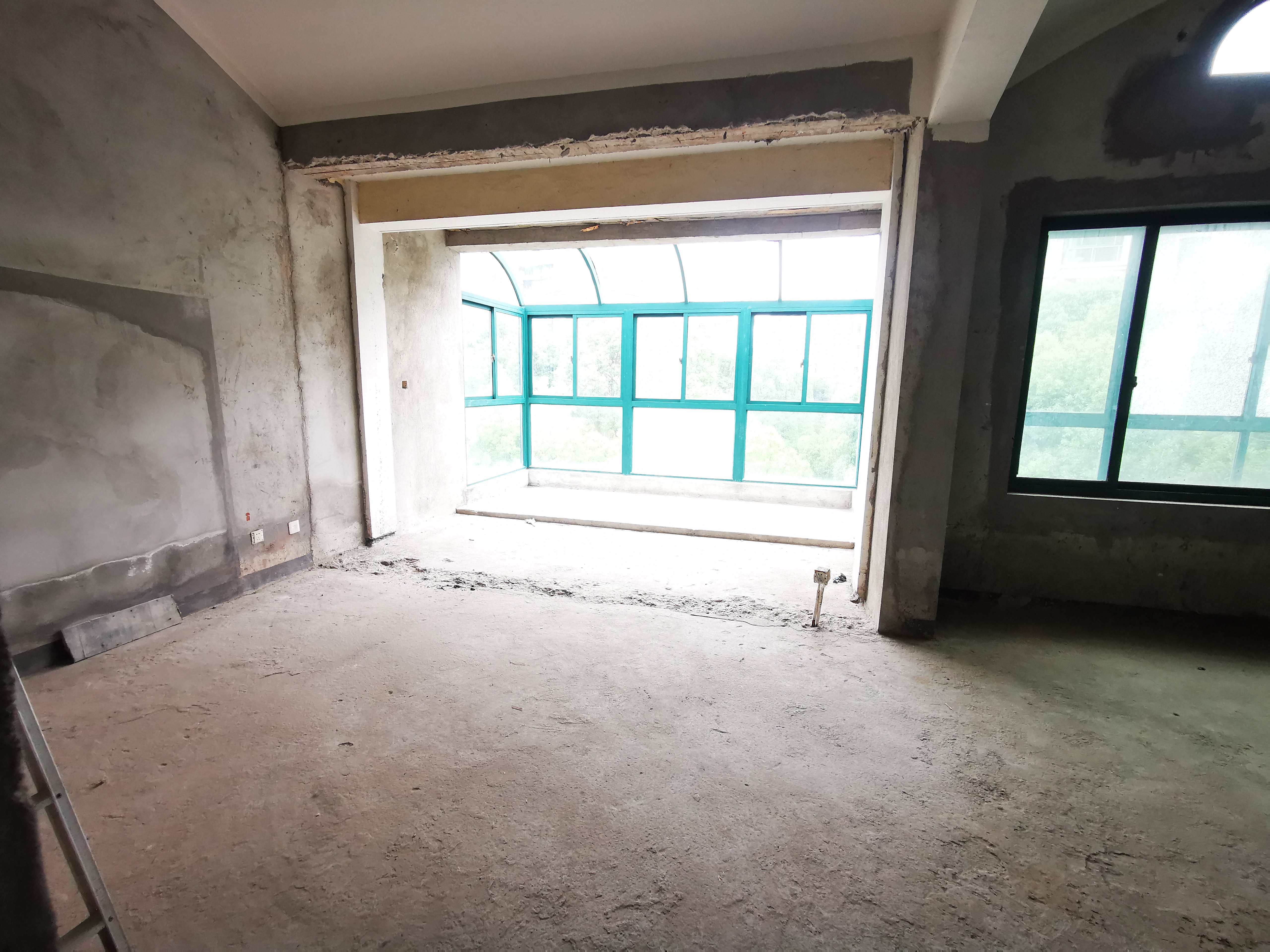 江海皇都私家花园 5室2厅3卫 308m²