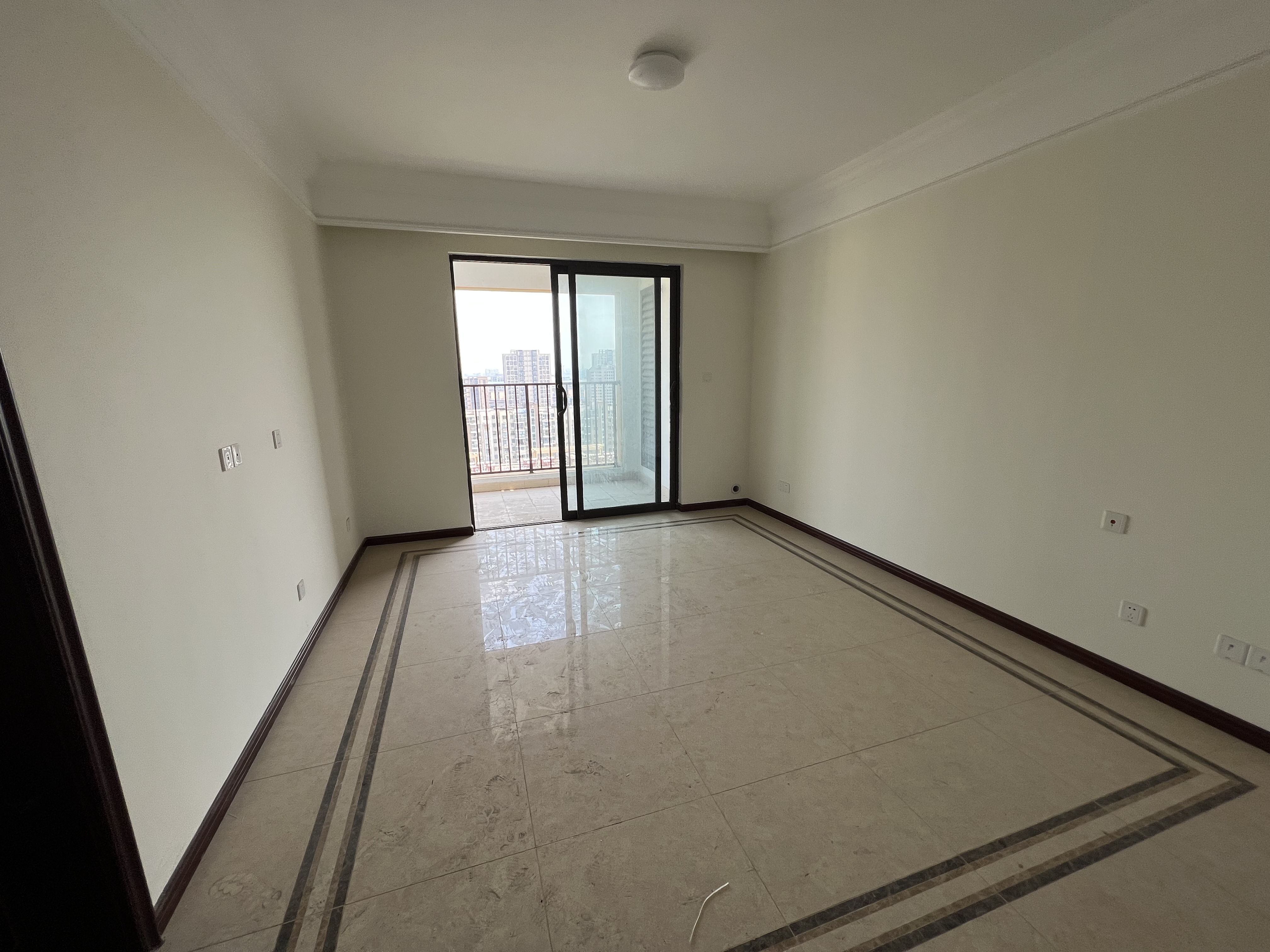 中梁望府 3室2厅2卫 127.66m²