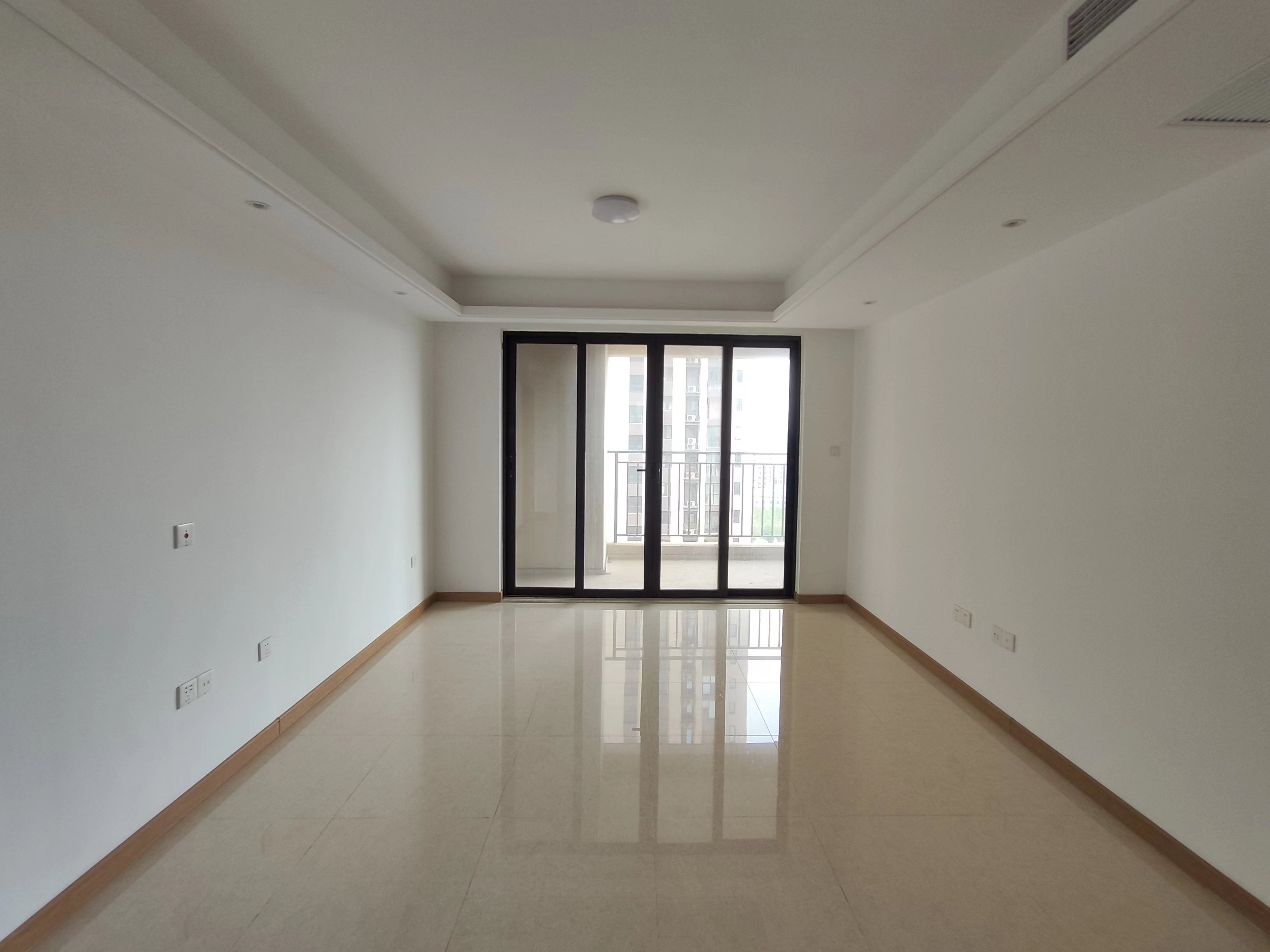 绿地新里城 3室2厅2卫 115m&sup2;