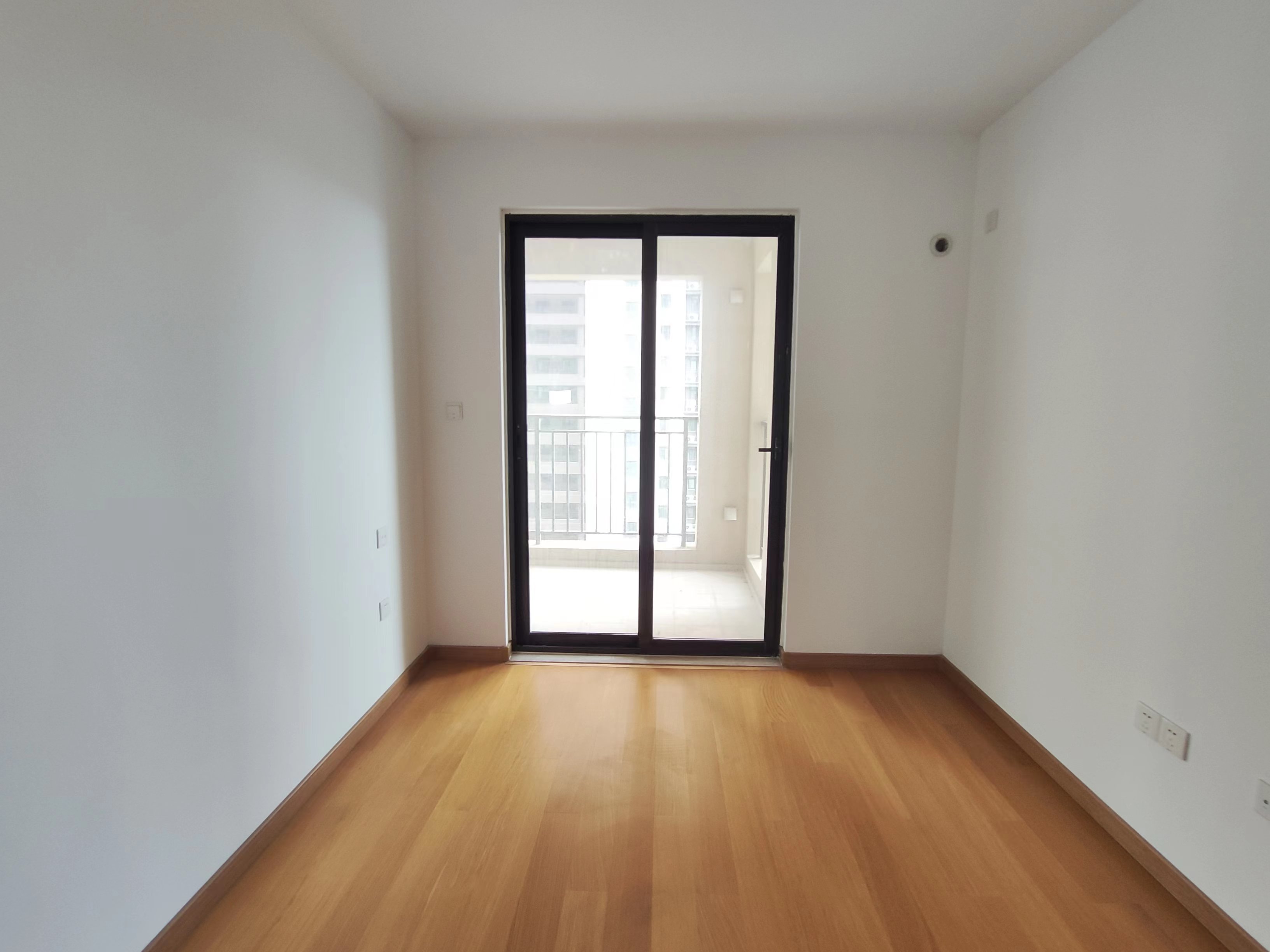 绿地新里城 3室2厅2卫 115m&sup2;