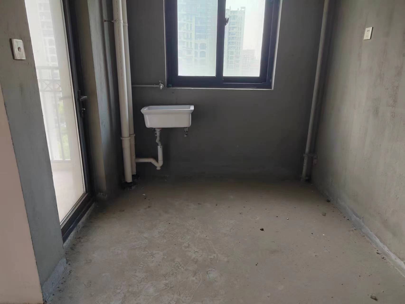 高迪晶城 4室2厅2卫 159m&sup2;